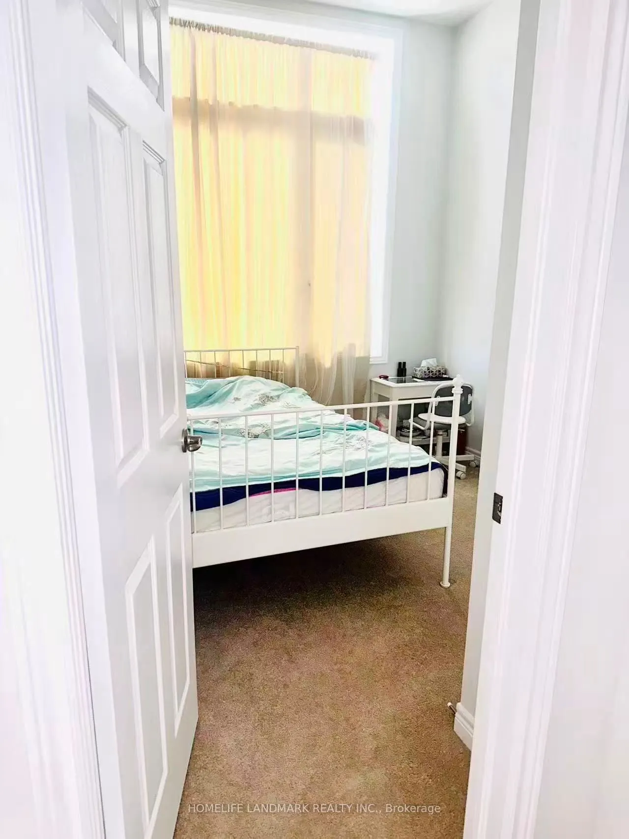 8 Robert Eaton Avenue