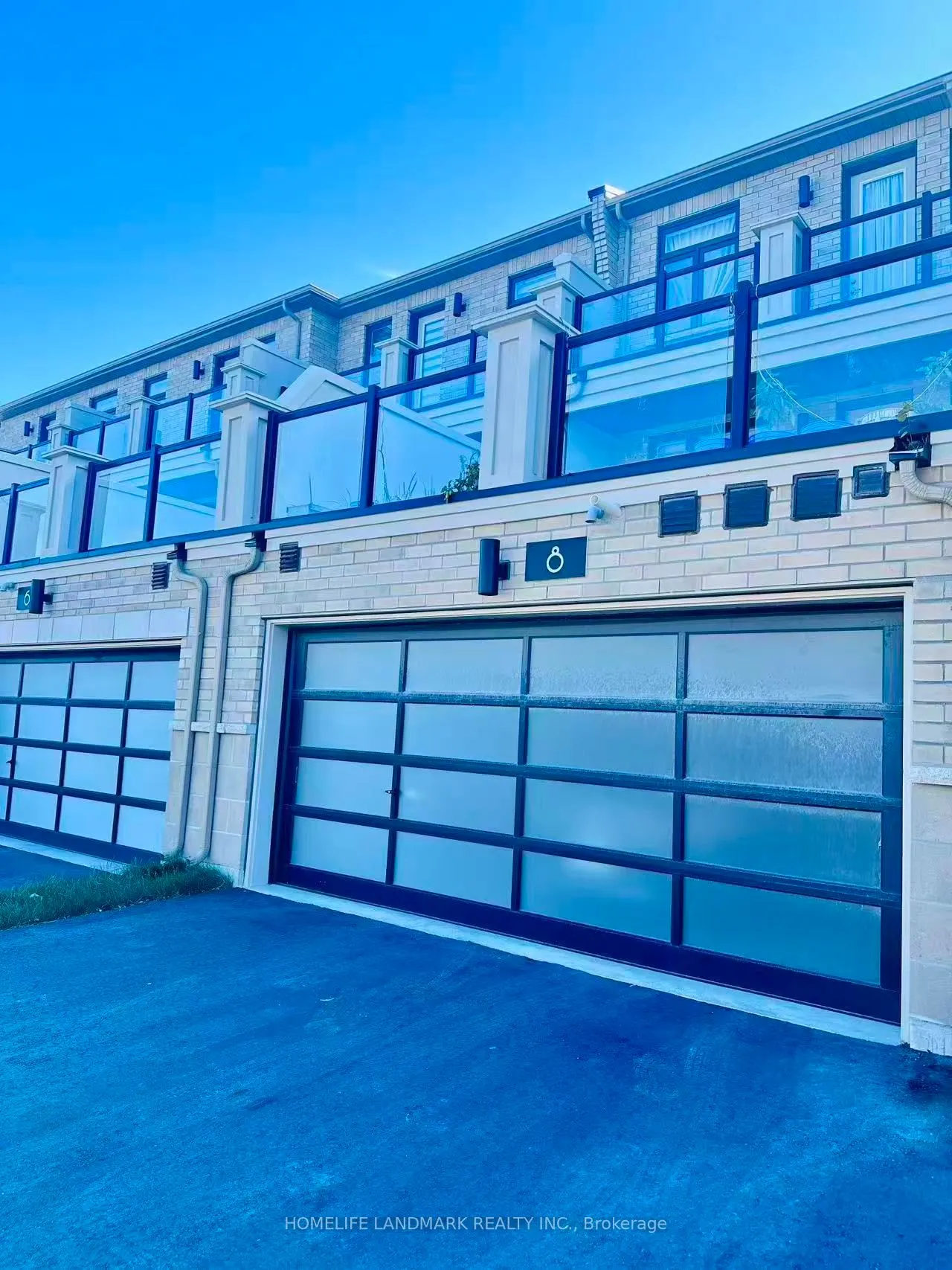 8 Robert Eaton Avenue