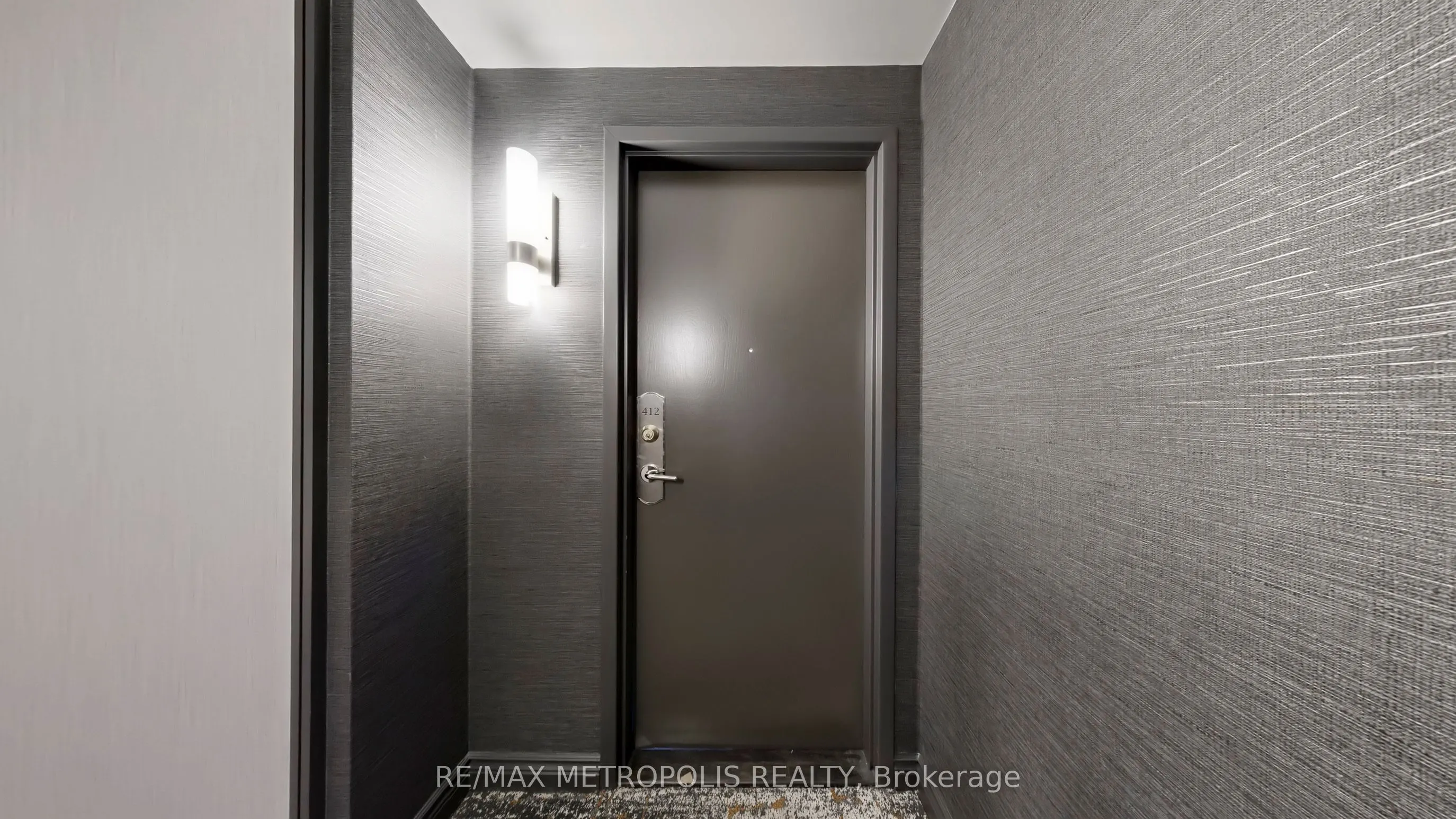 2200 John Street, #412