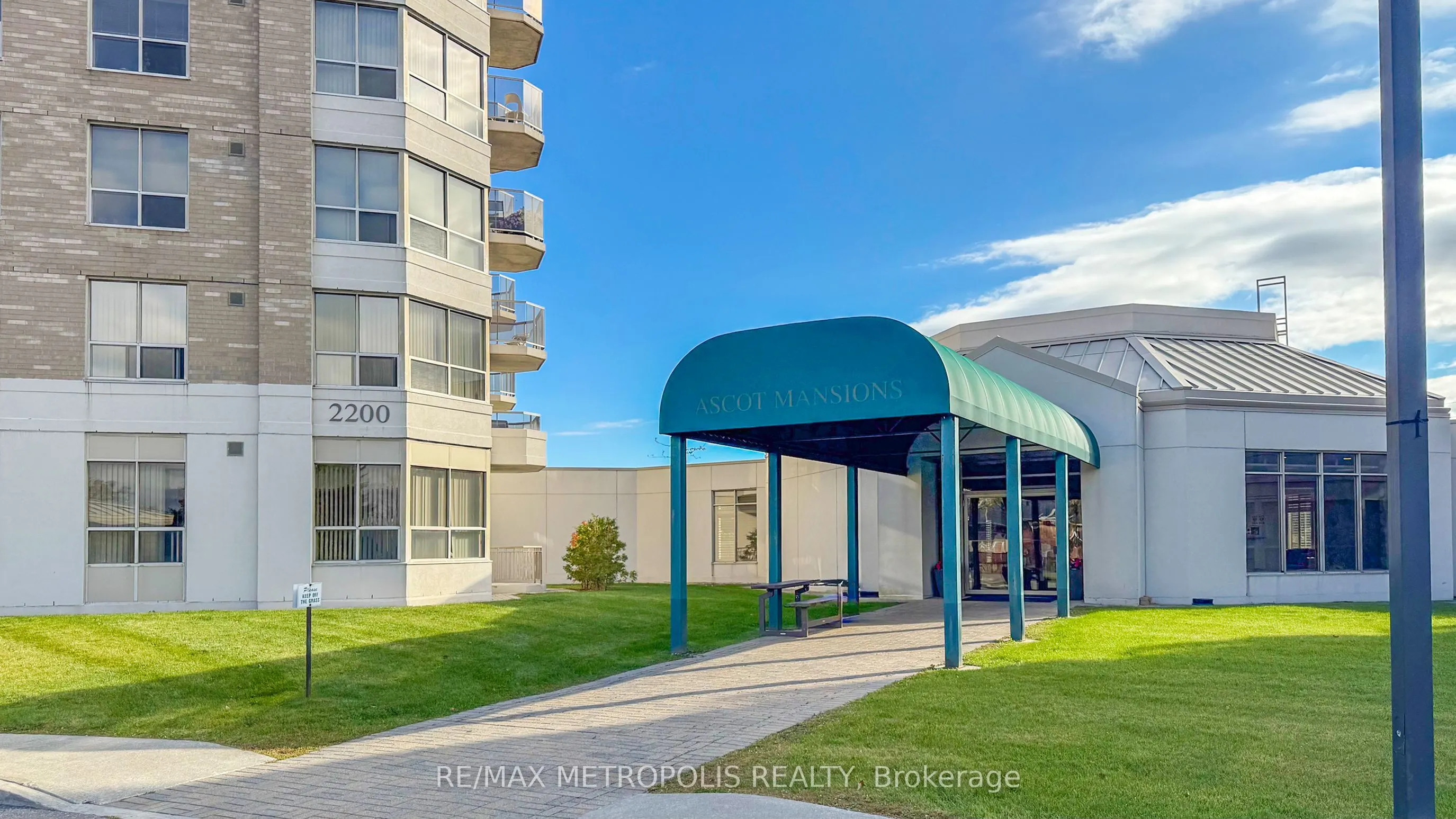 2200 John Street, #412