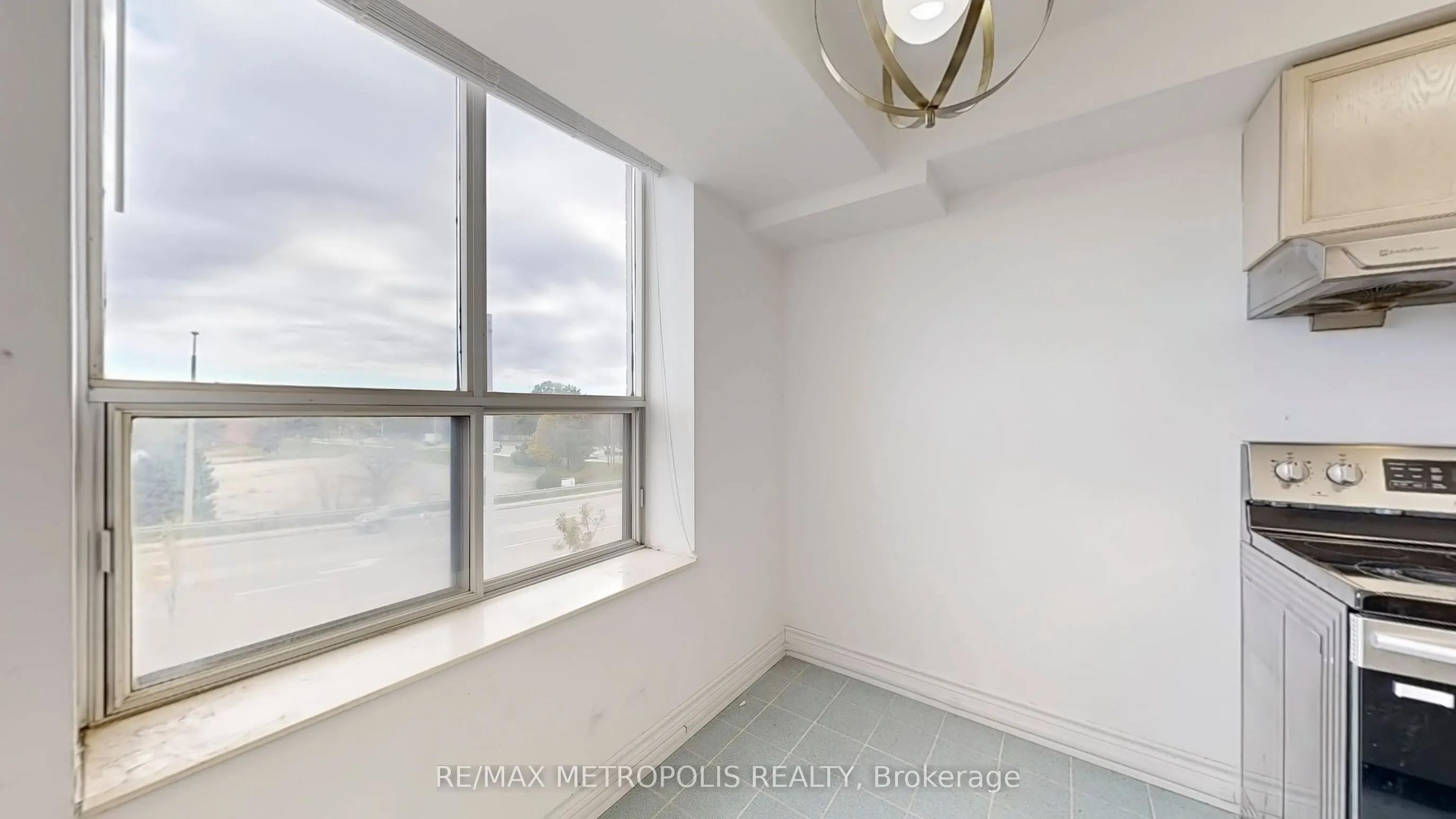 2200 John Street, #412