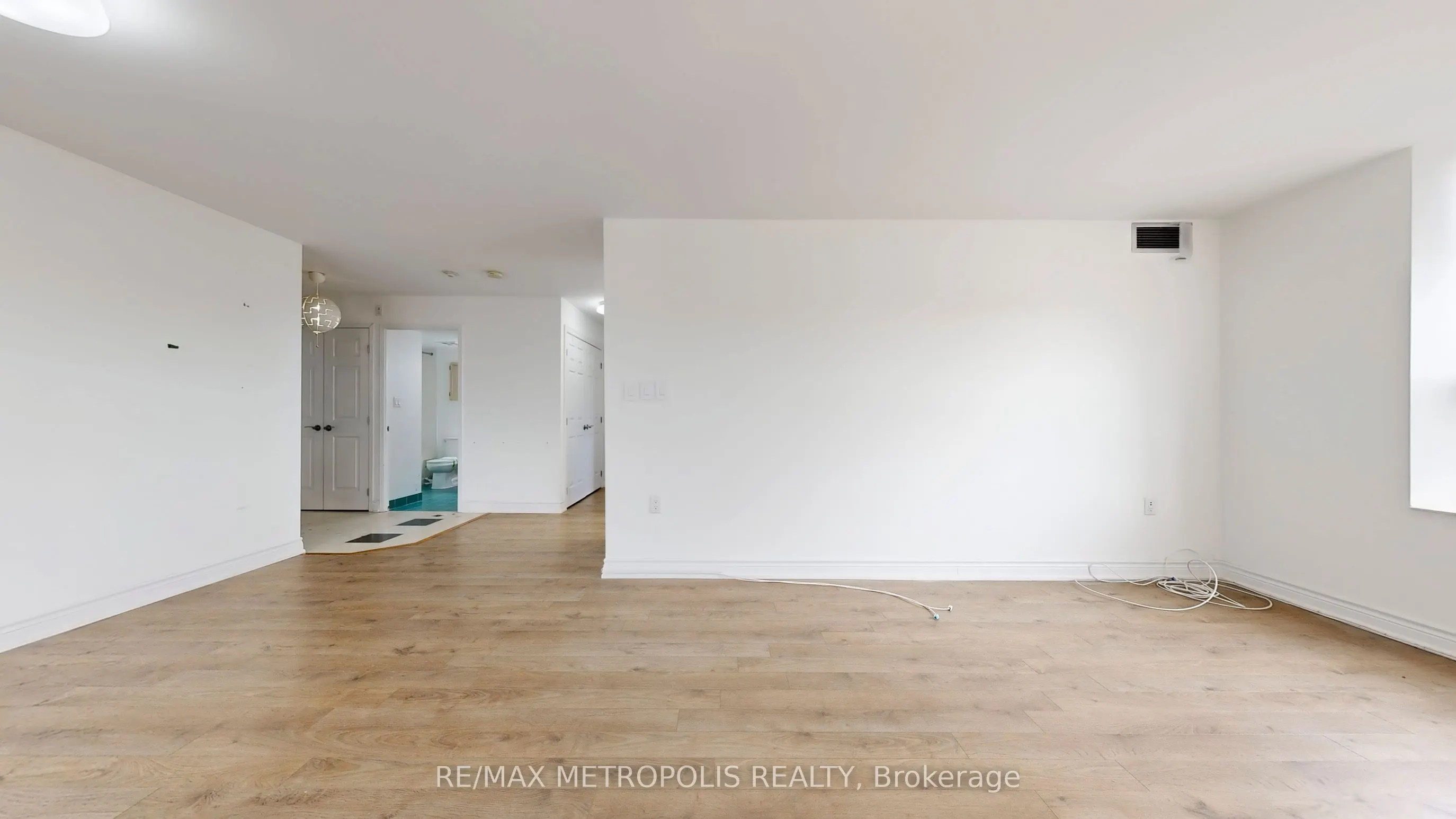 2200 John Street, #412