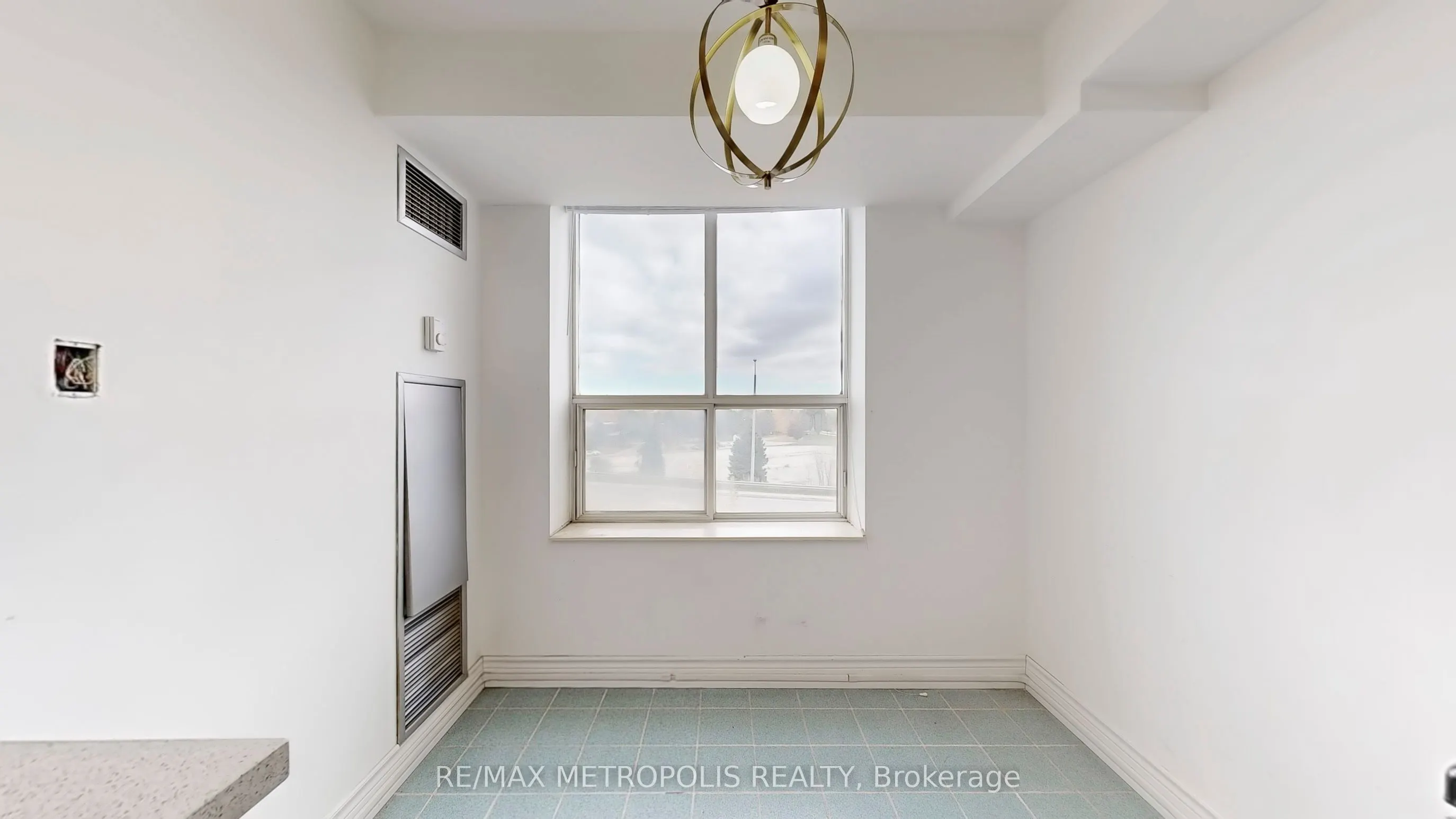 2200 John Street, #412