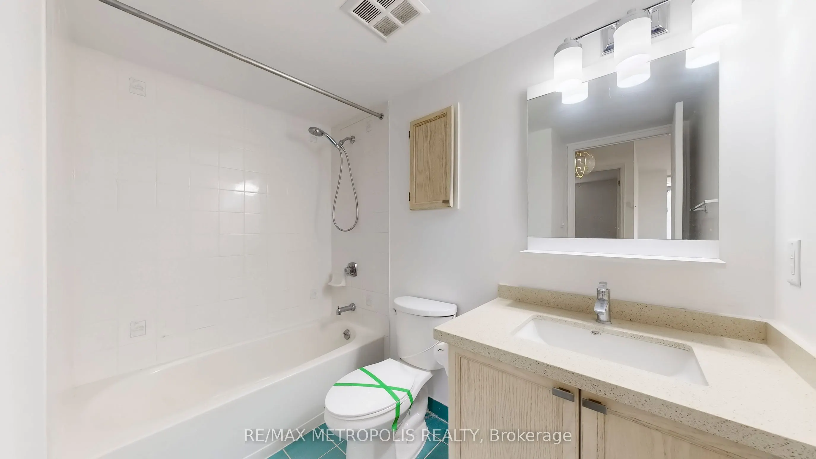 2200 John Street, #412