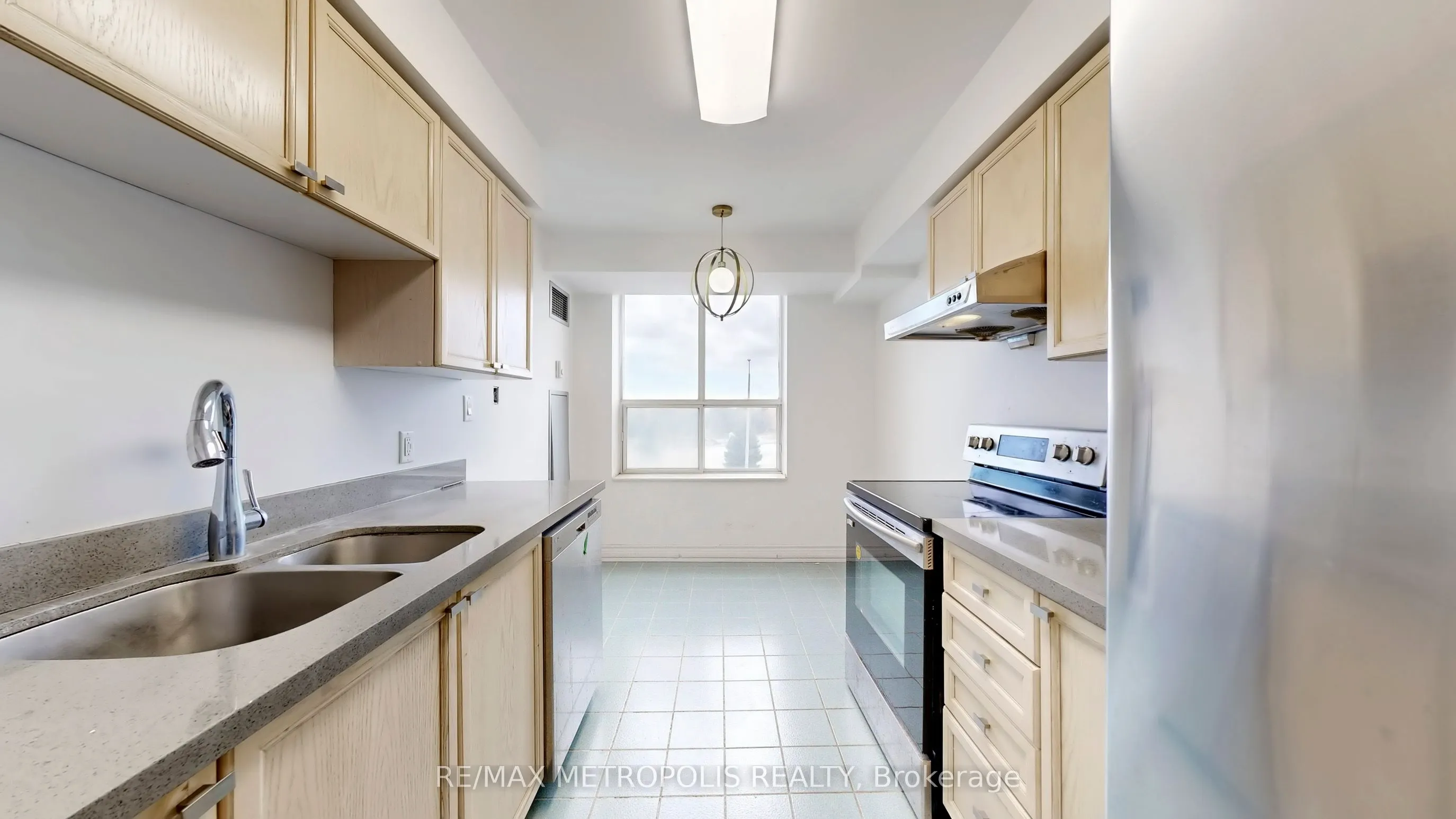 2200 John Street, #412