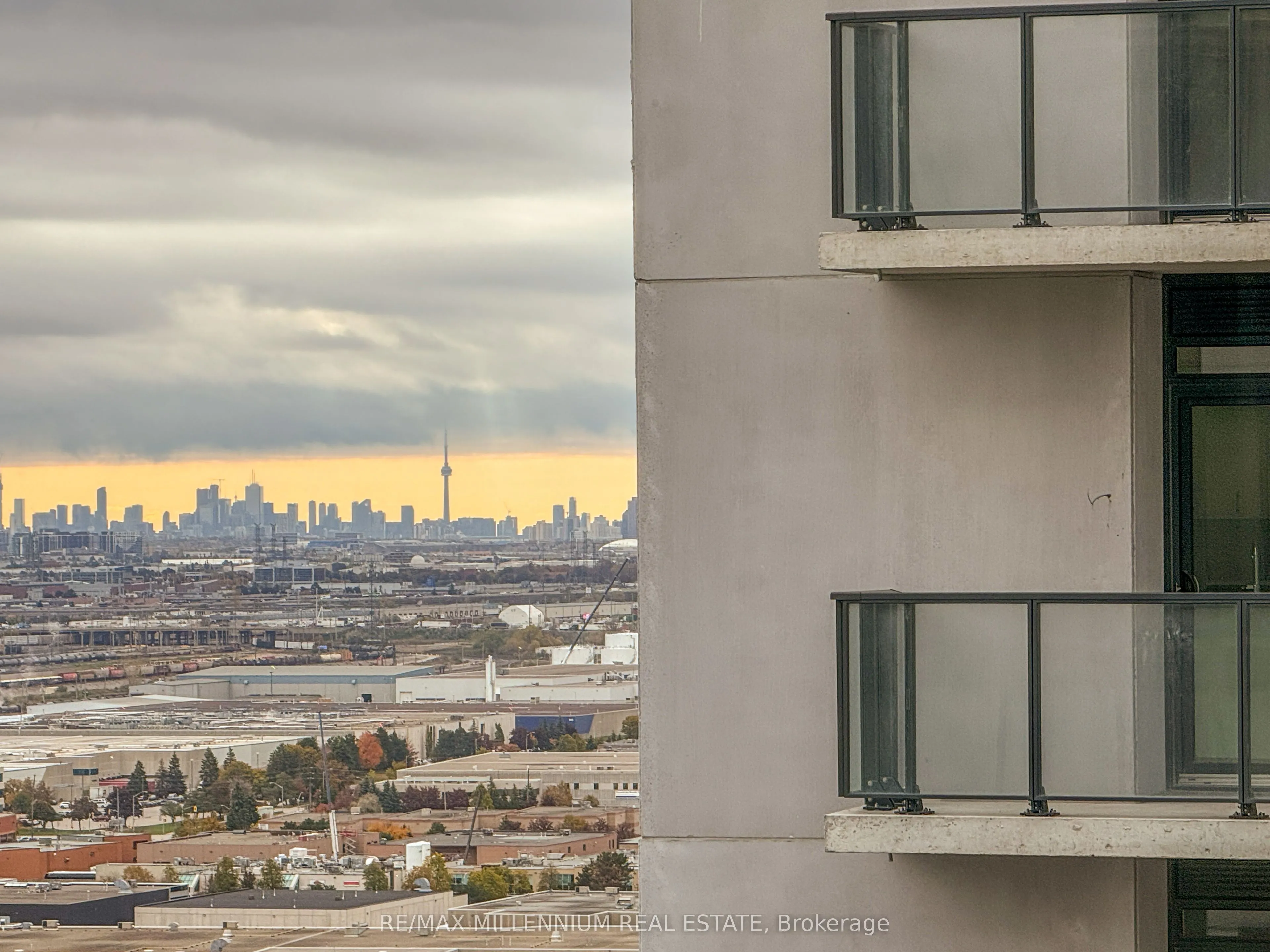 8960 Jane Street, #2310