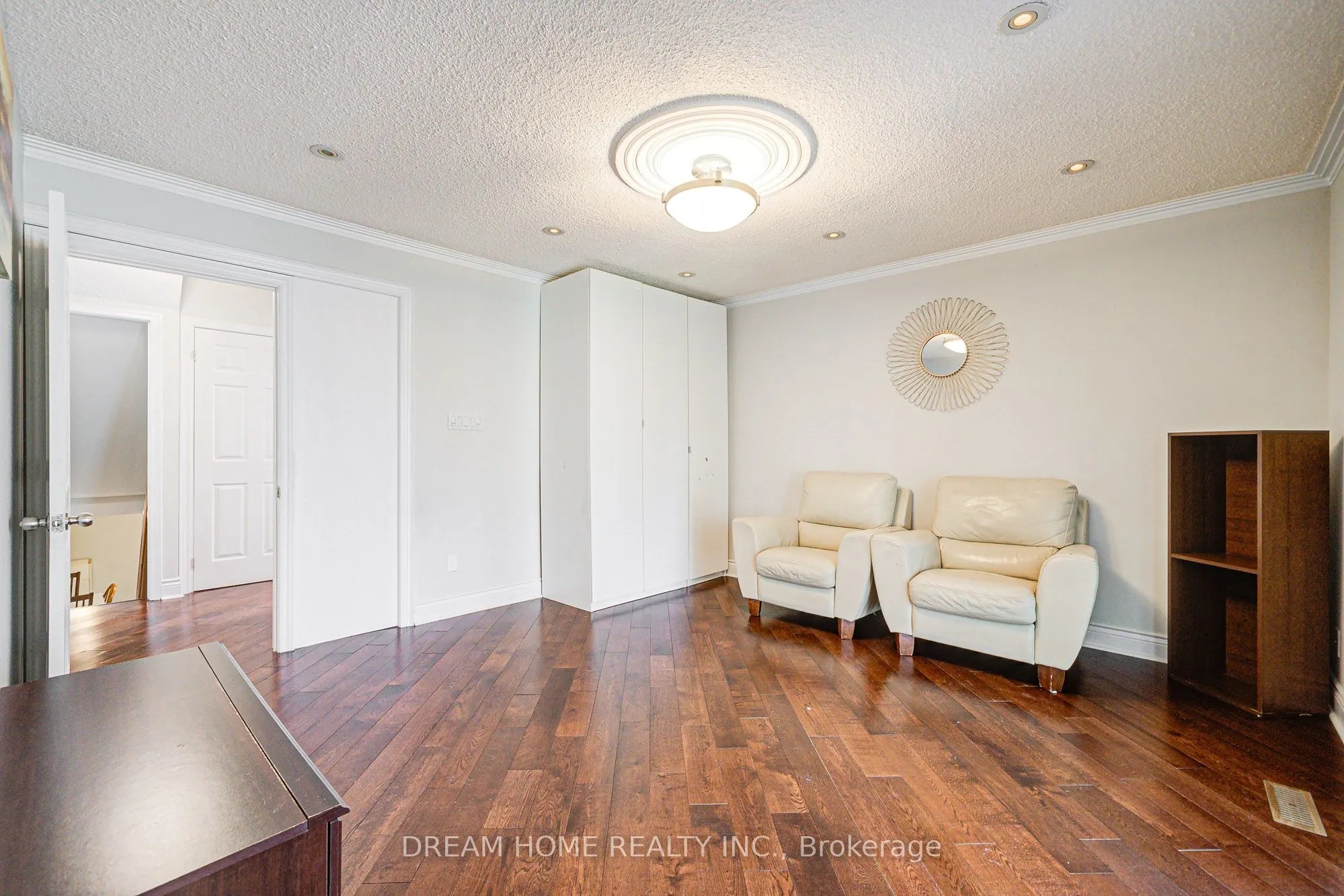 98 Weldrick Road W, #lower