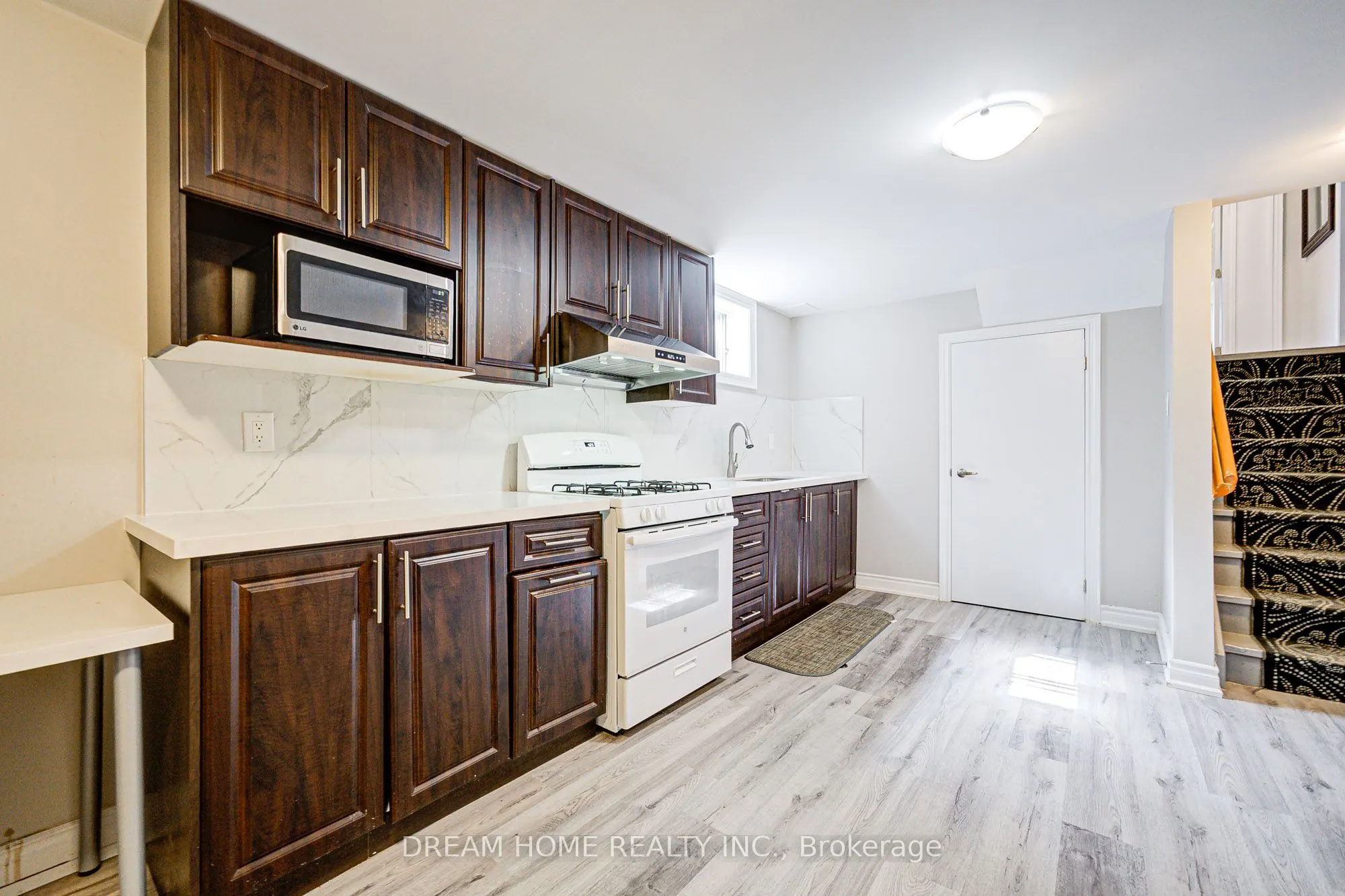 98 Weldrick Road W, #lower