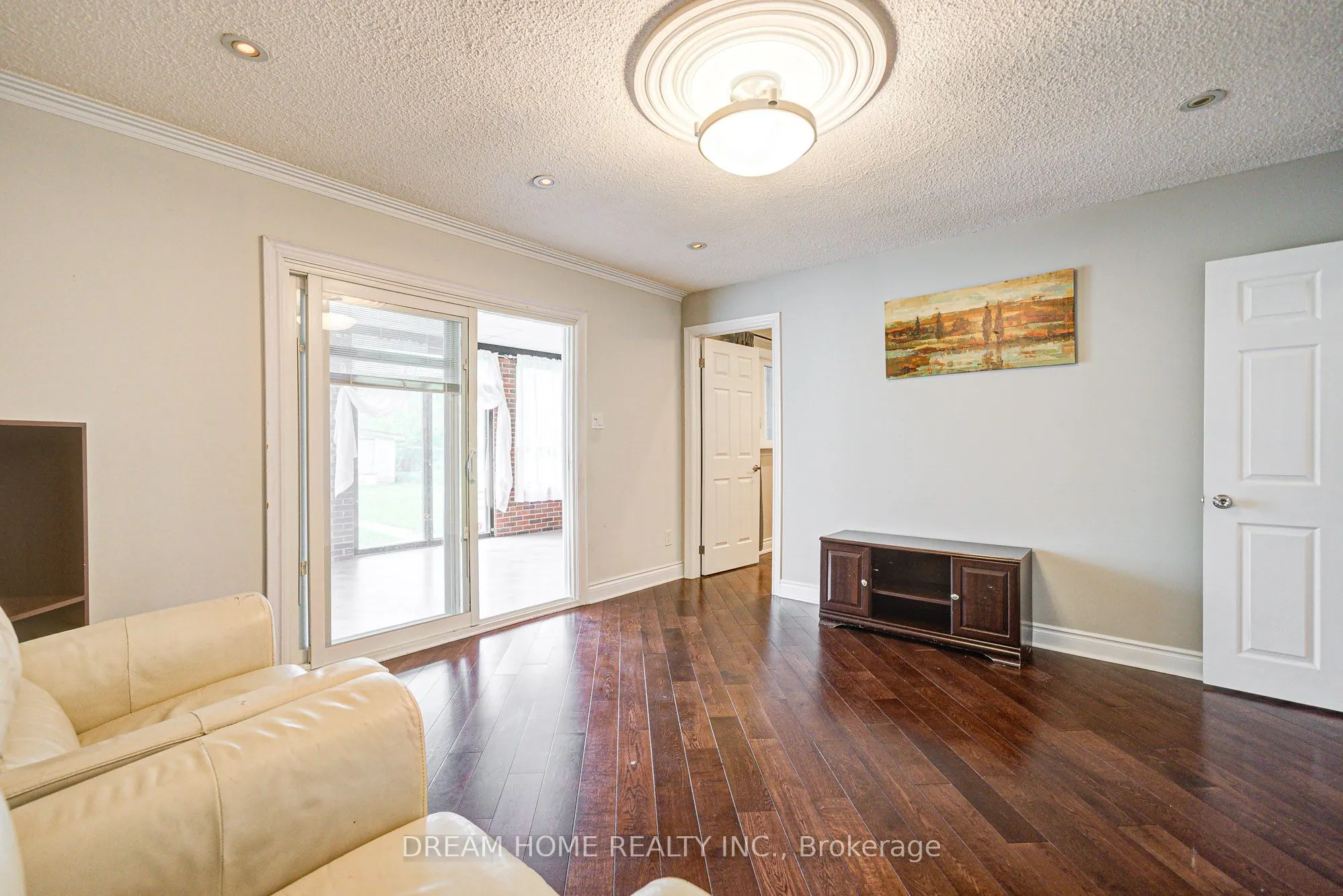 98 Weldrick Road W, #lower