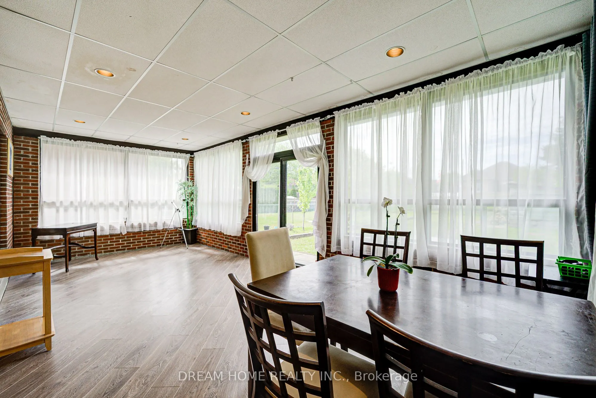 98 Weldrick Road W, #lower