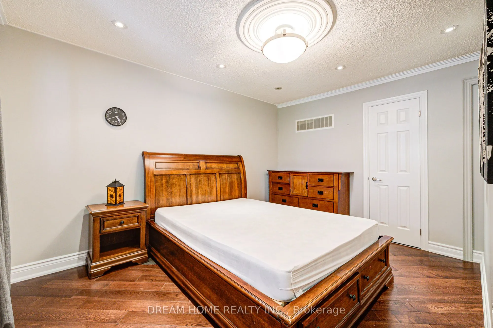 98 Weldrick Road W, #lower