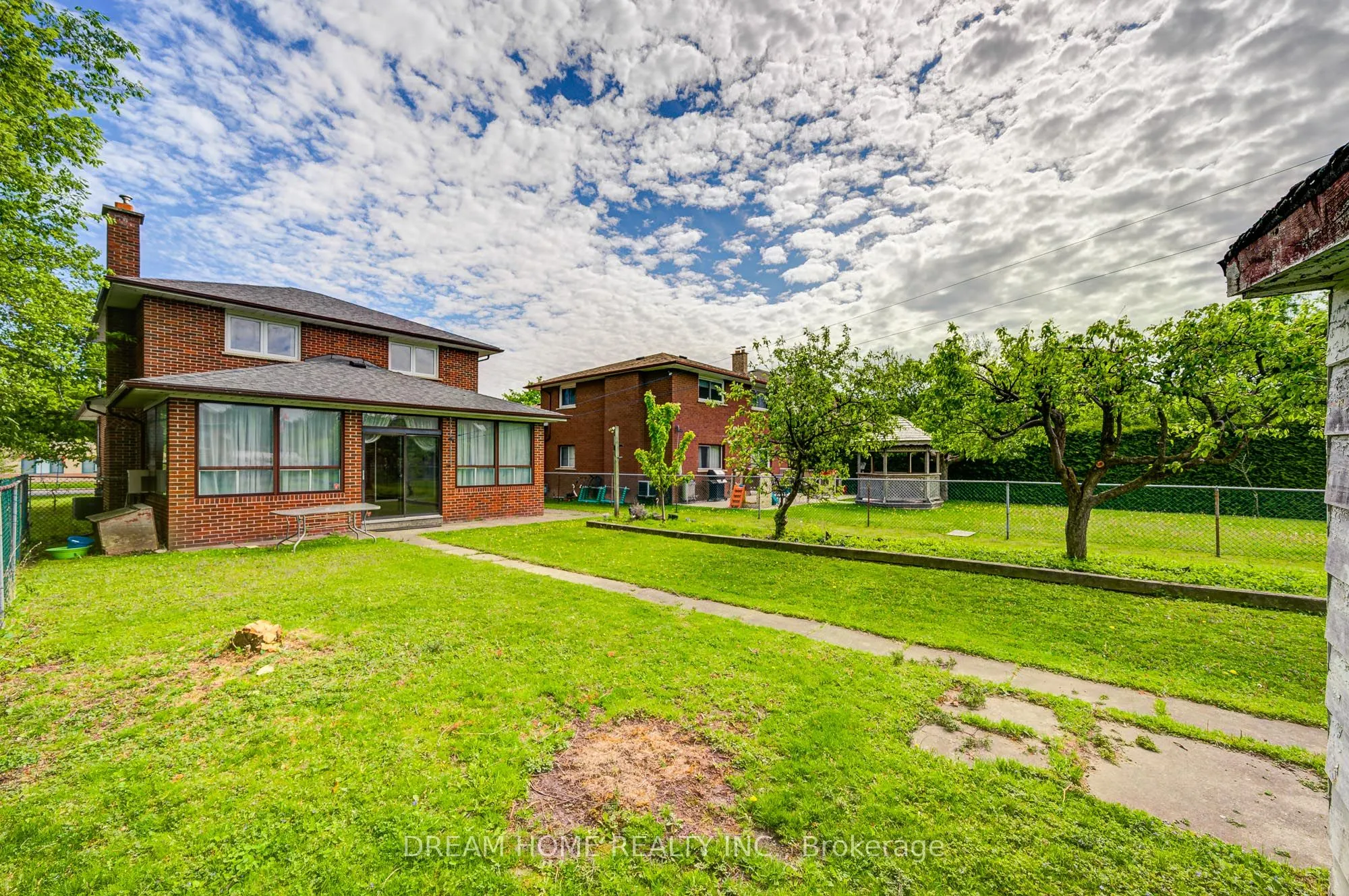 98 Weldrick Road W, #lower