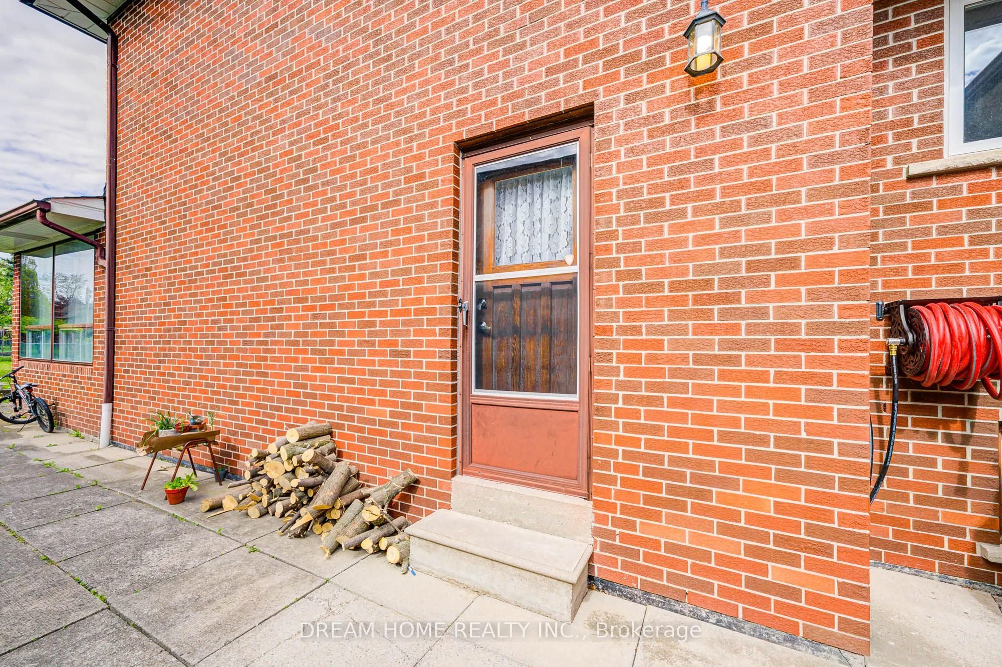 98 Weldrick Road W, #lower