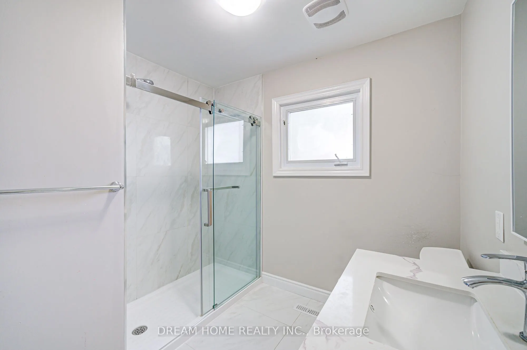 98 Weldrick Road W, #lower