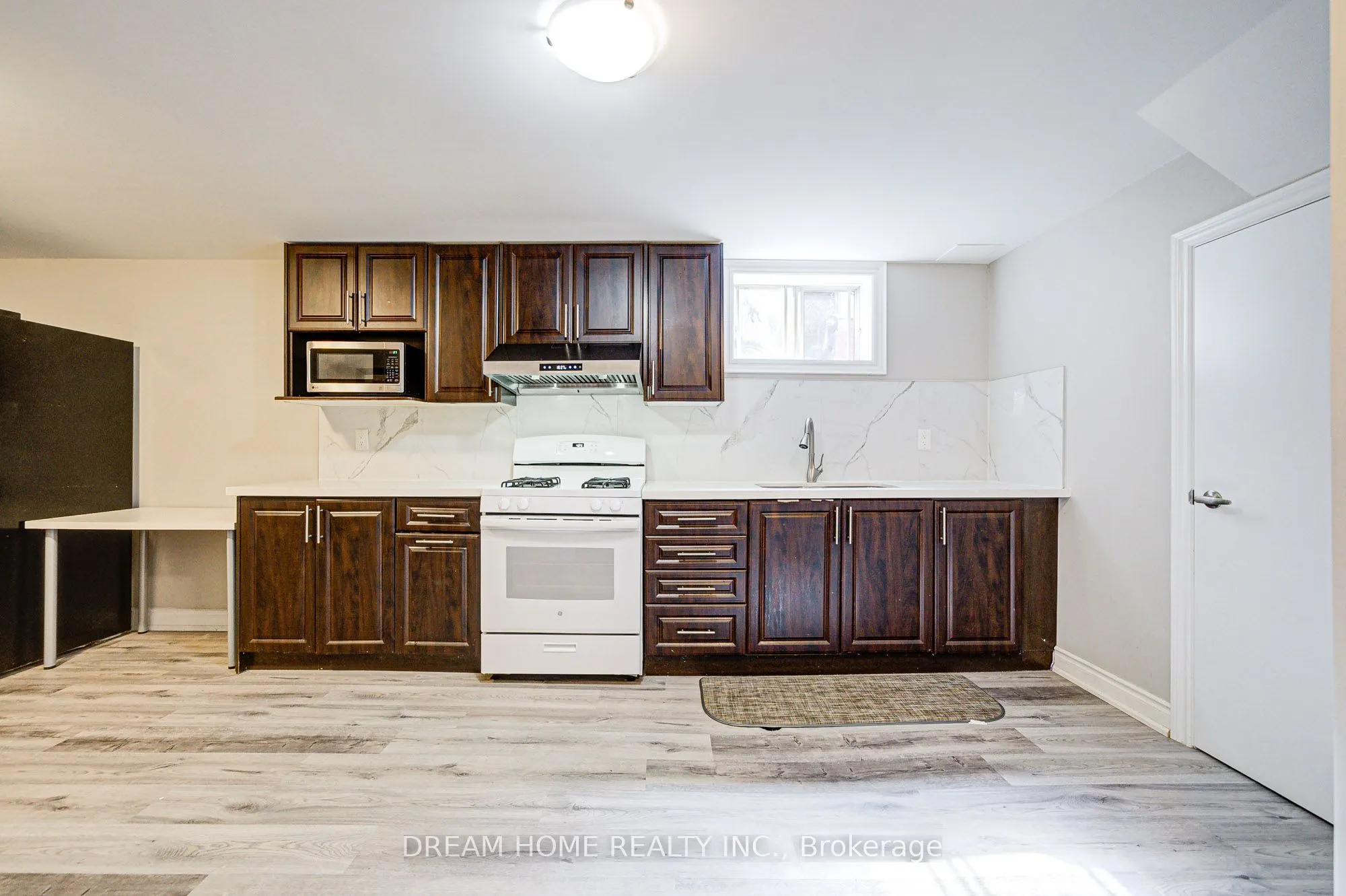 98 Weldrick Road W, #lower