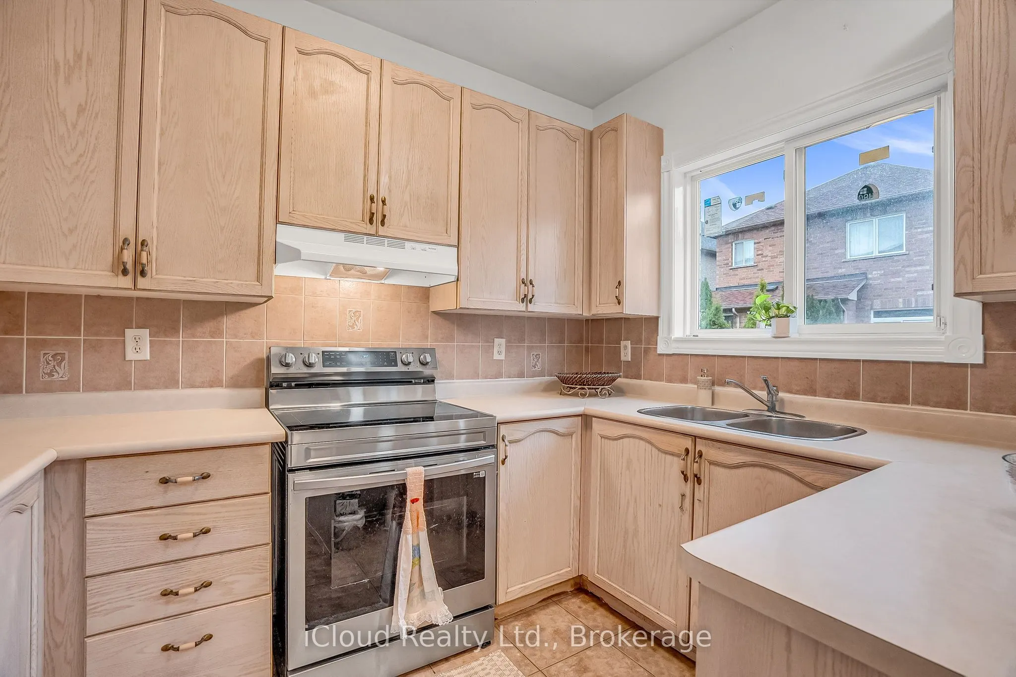 18 Daiseyfield Crescent