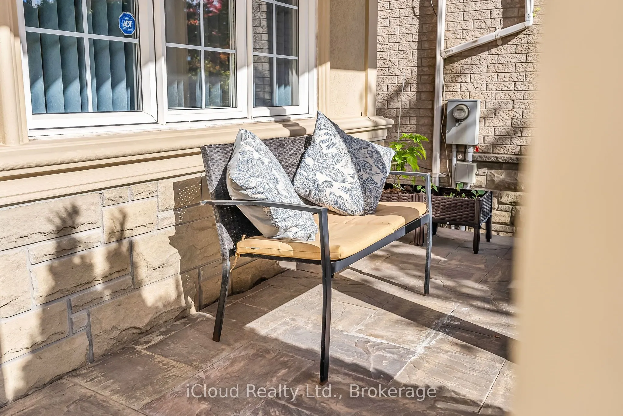 18 Daiseyfield Crescent