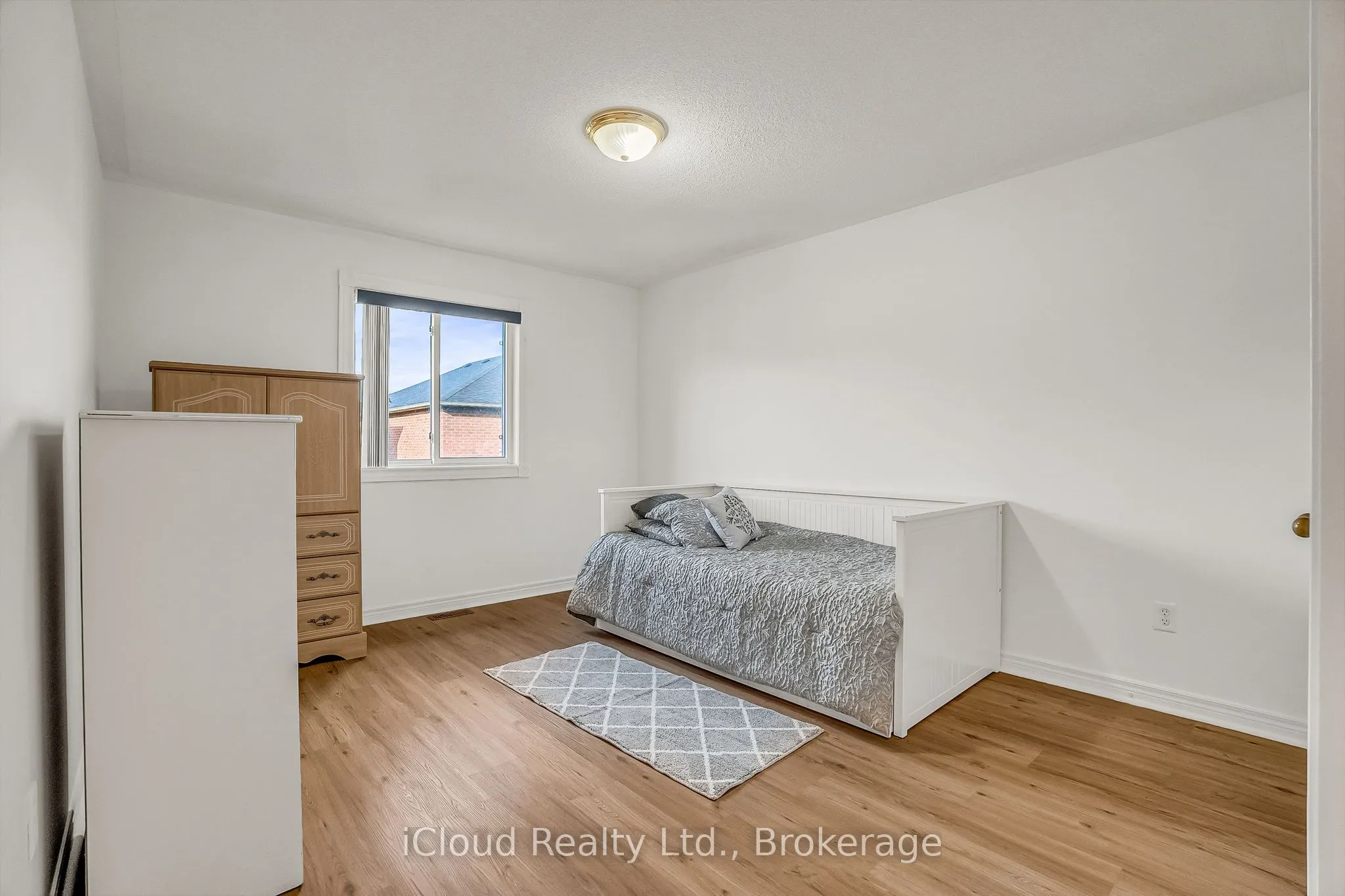 18 Daiseyfield Crescent