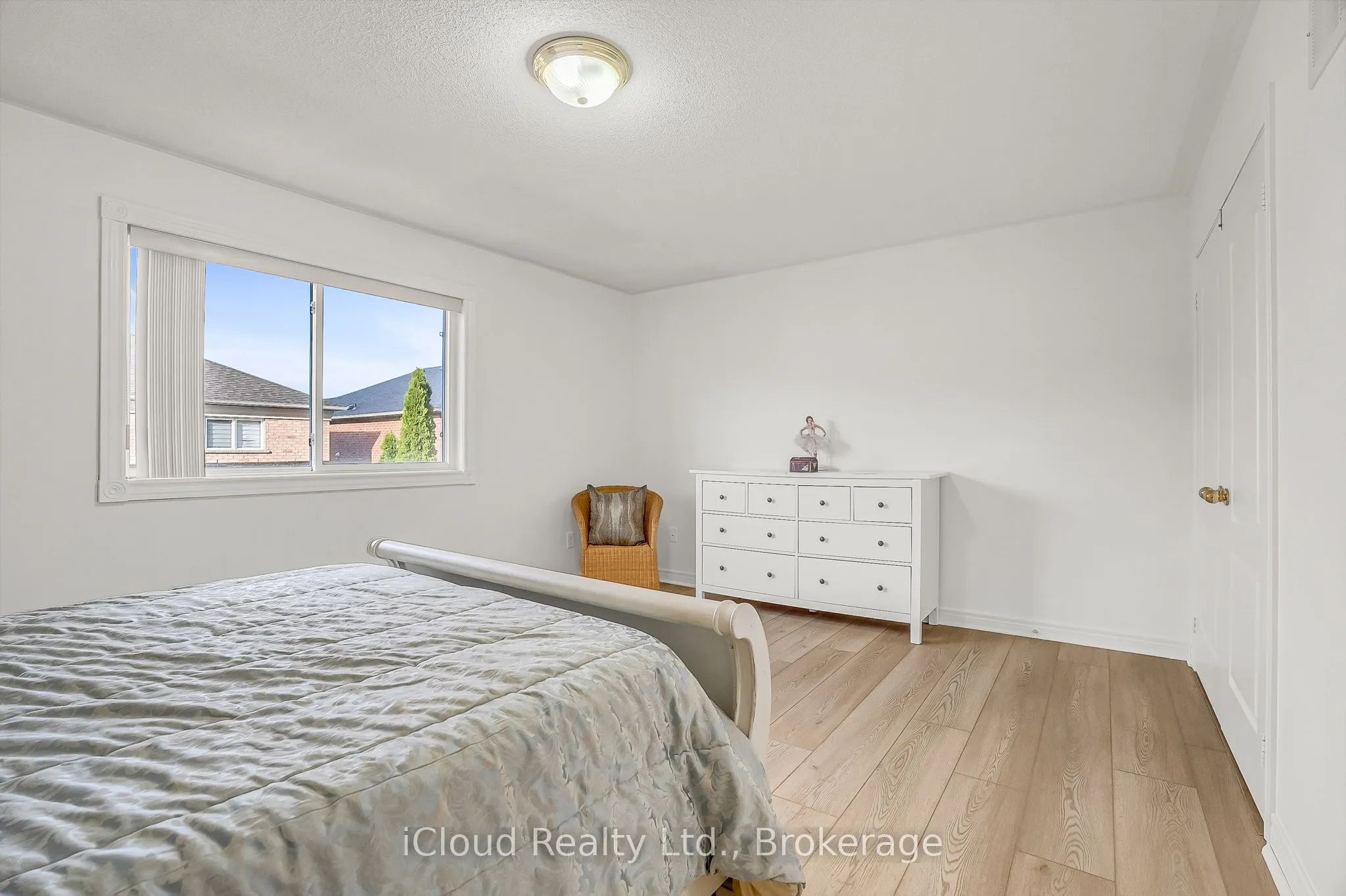 18 Daiseyfield Crescent