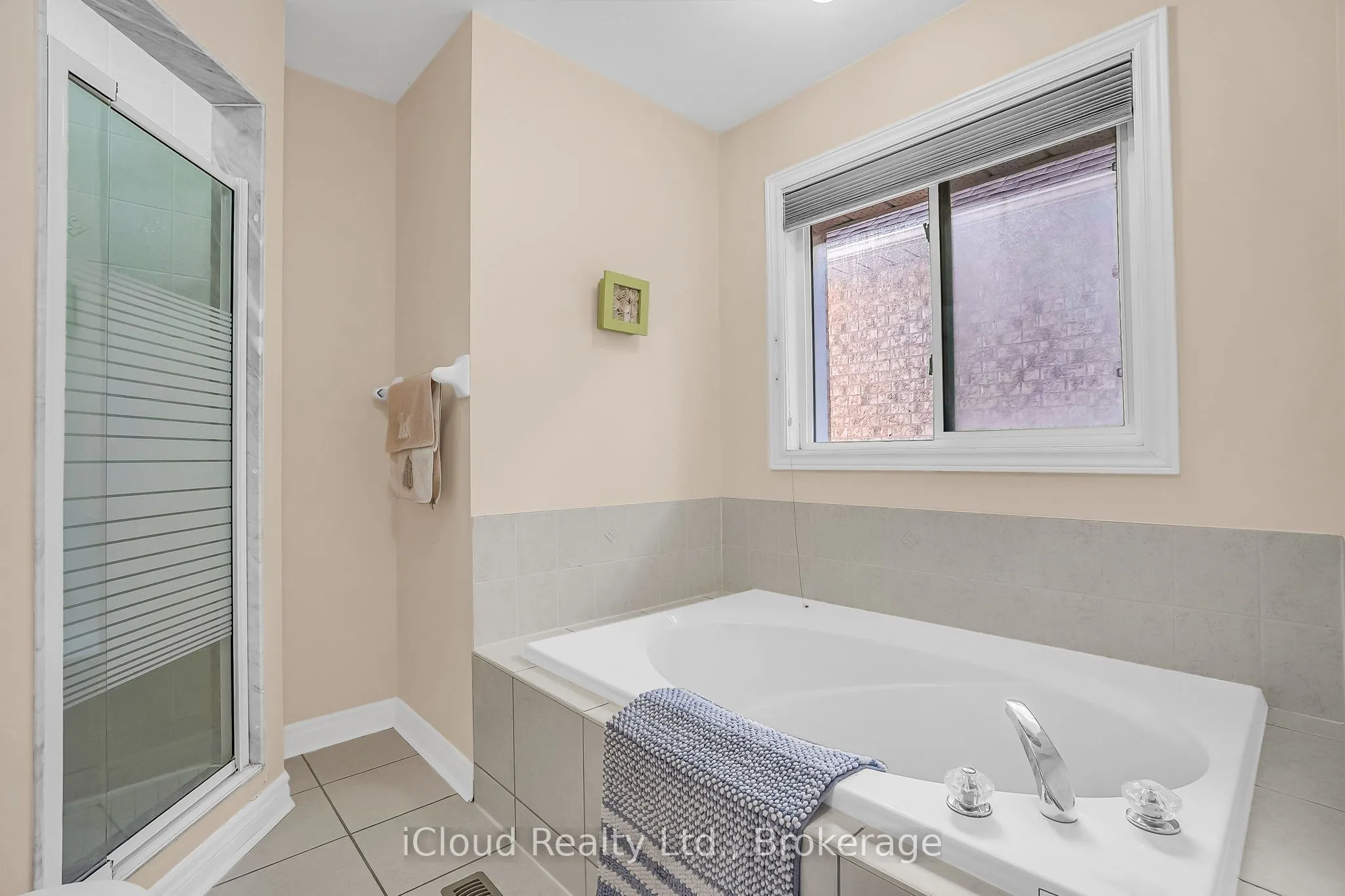 18 Daiseyfield Crescent