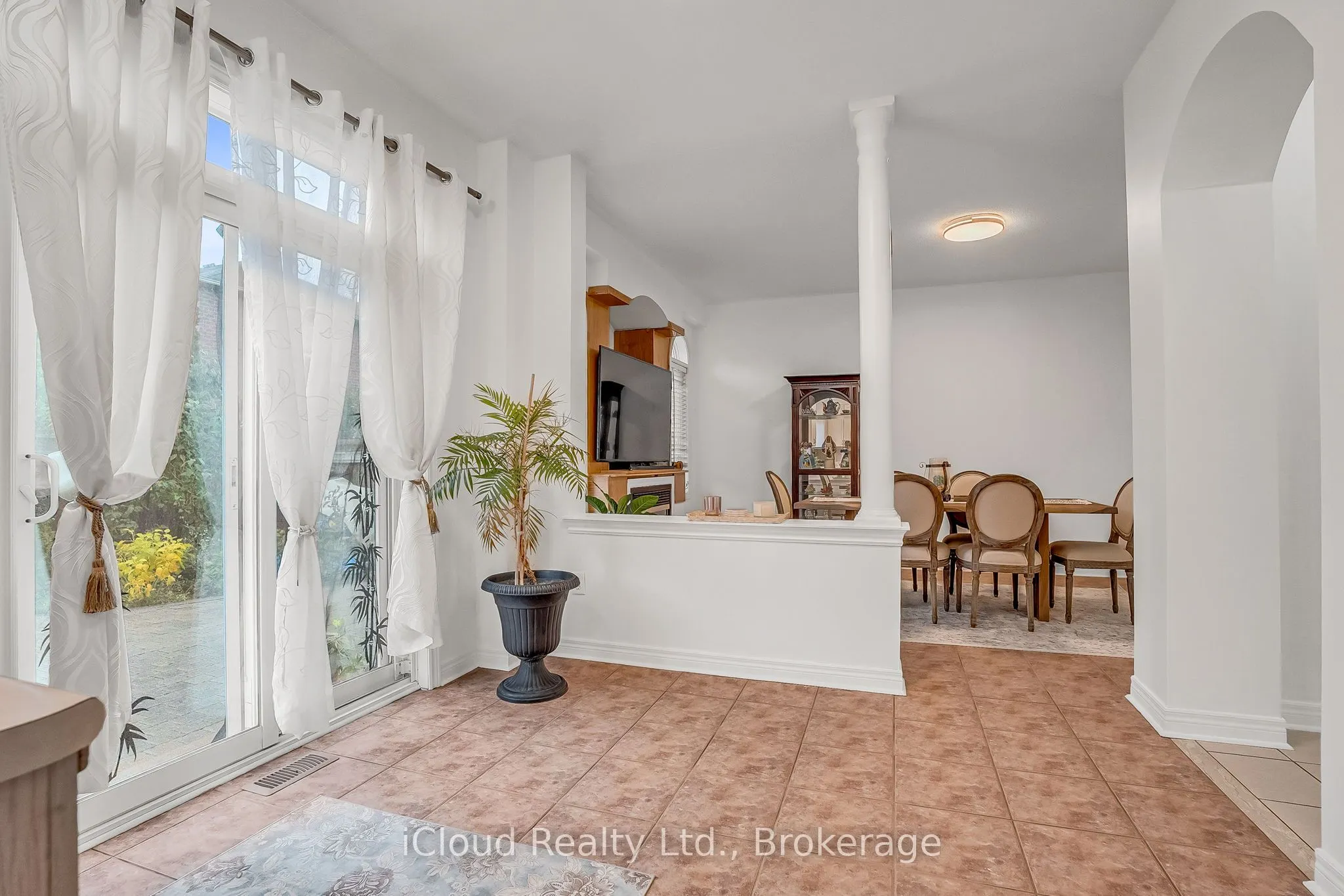 18 Daiseyfield Crescent