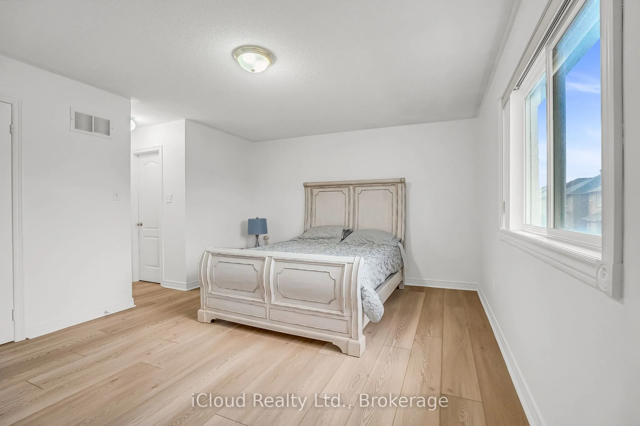 18 Daiseyfield Crescent