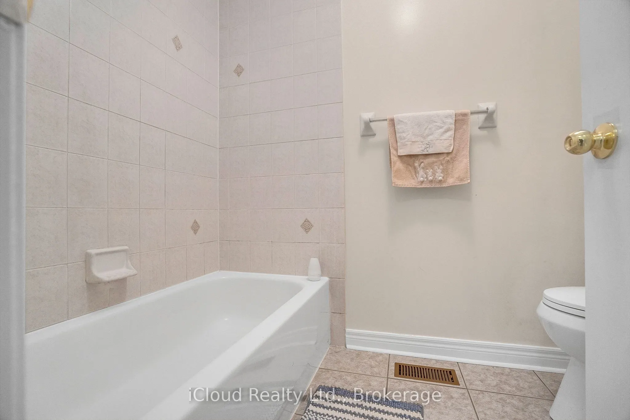 18 Daiseyfield Crescent