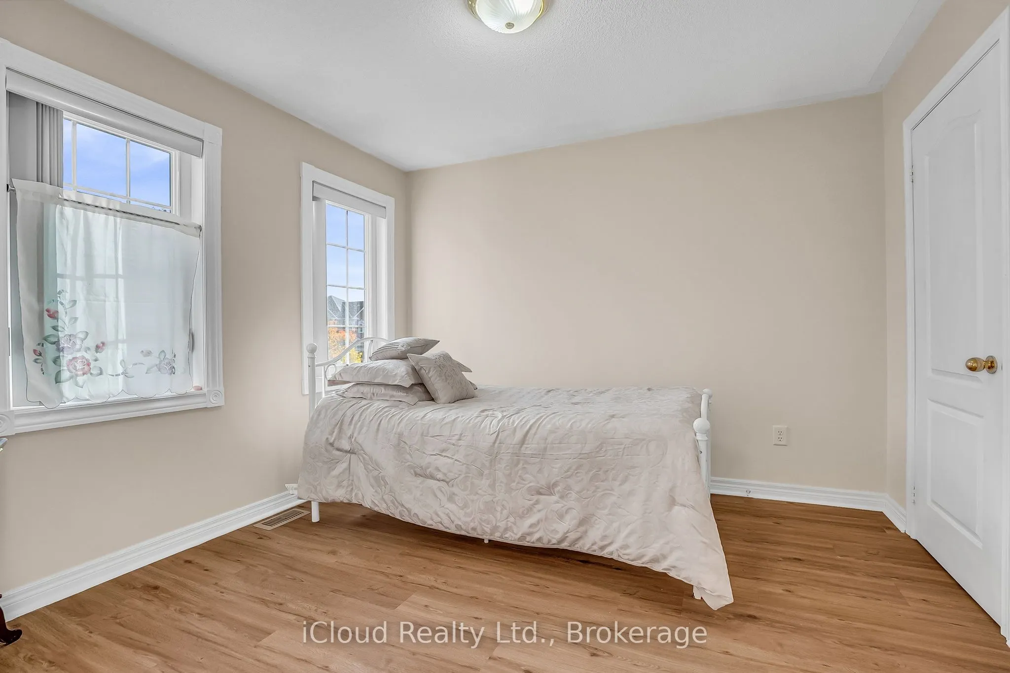 18 Daiseyfield Crescent