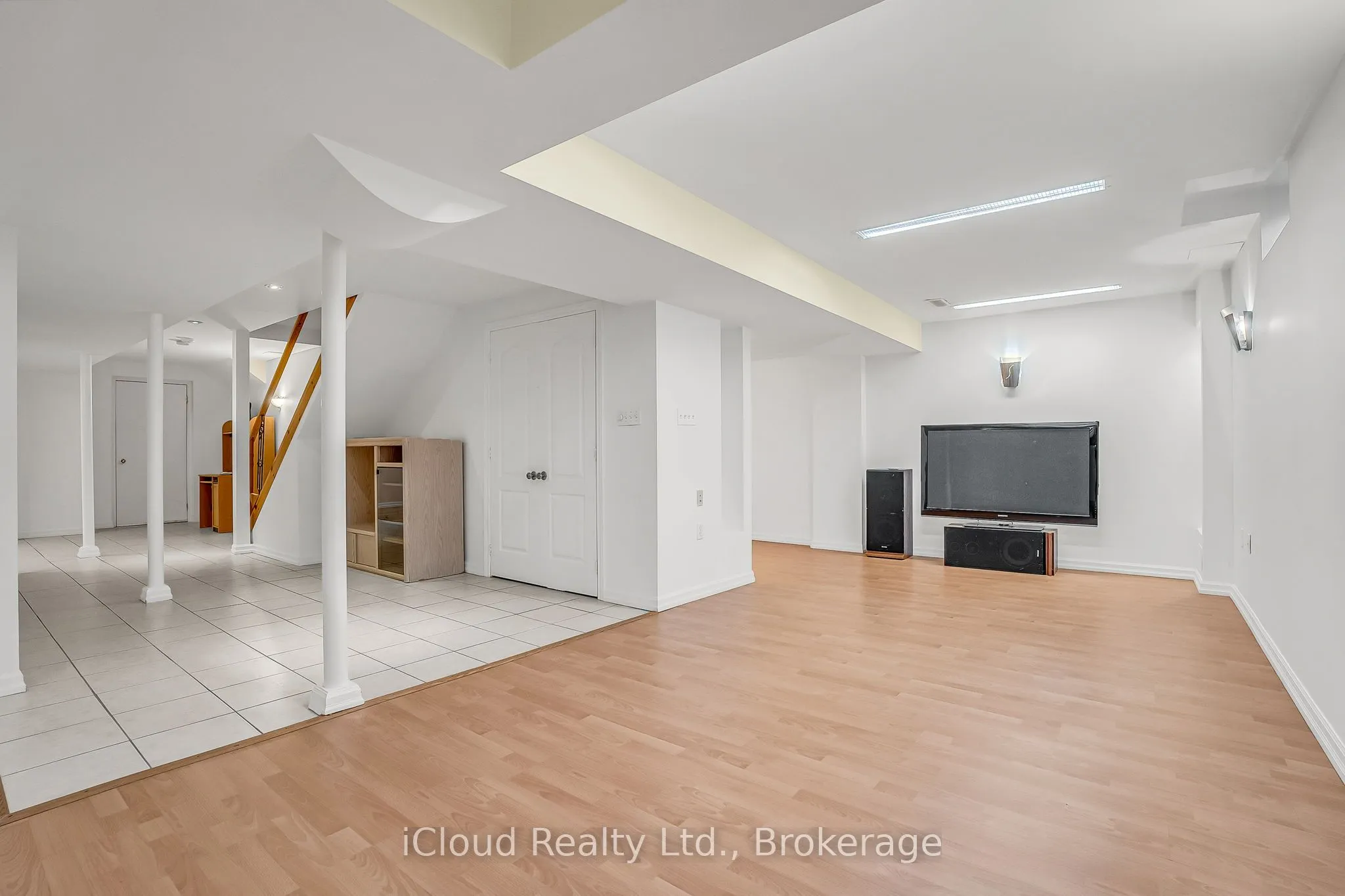 18 Daiseyfield Crescent