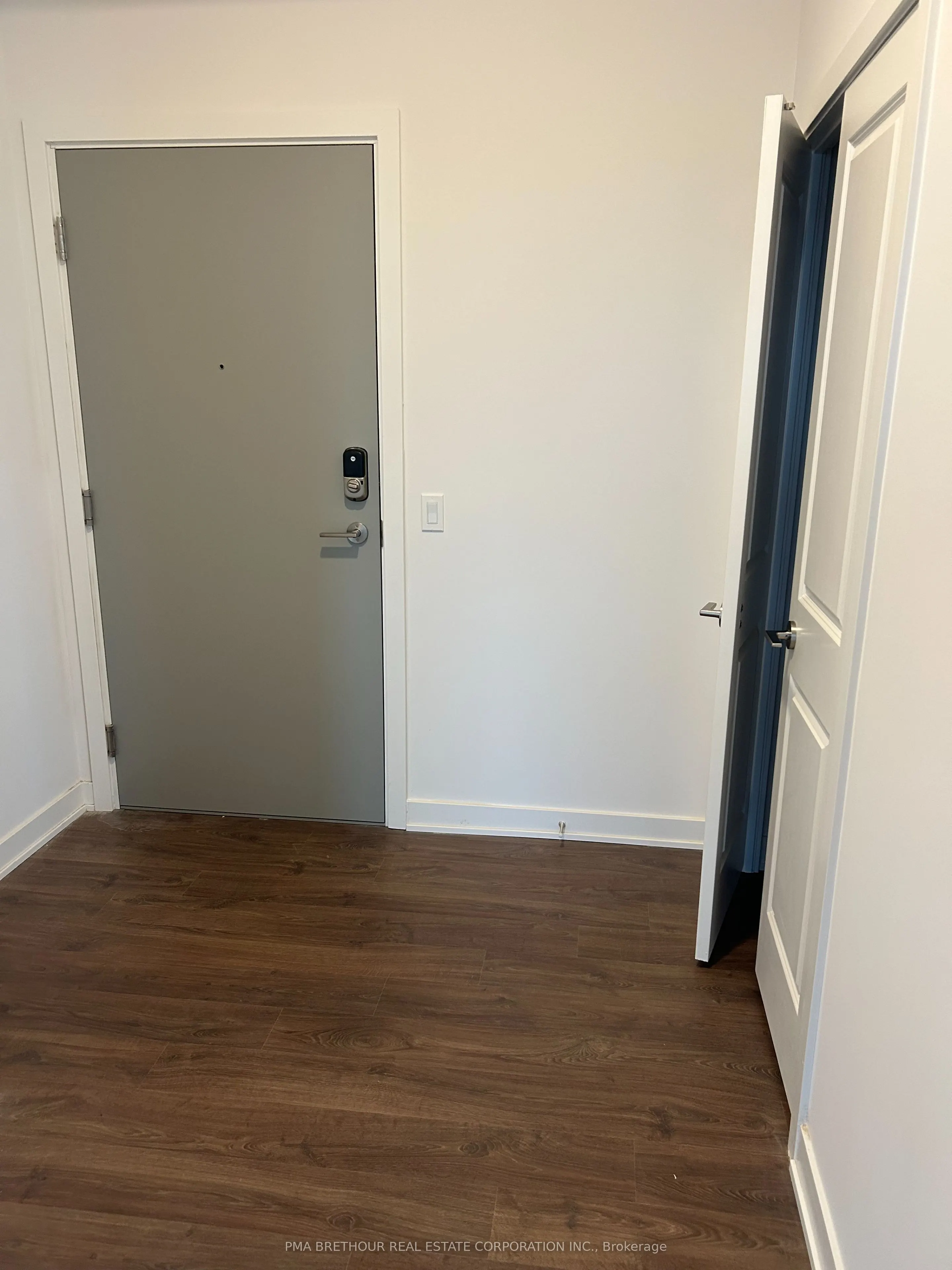 50 Upper Mall Way, #B-PH09