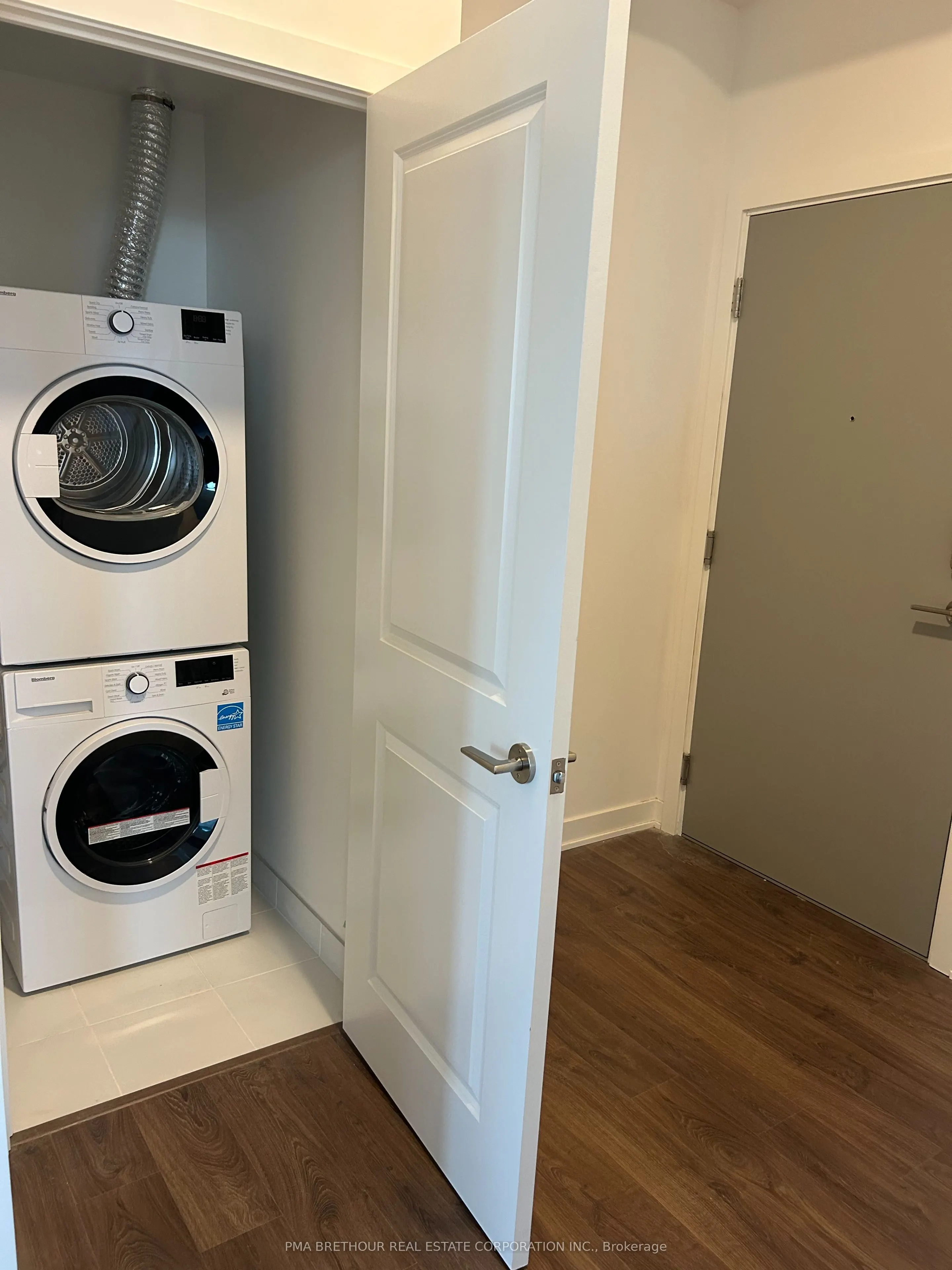 50 Upper Mall Way, #B-PH09