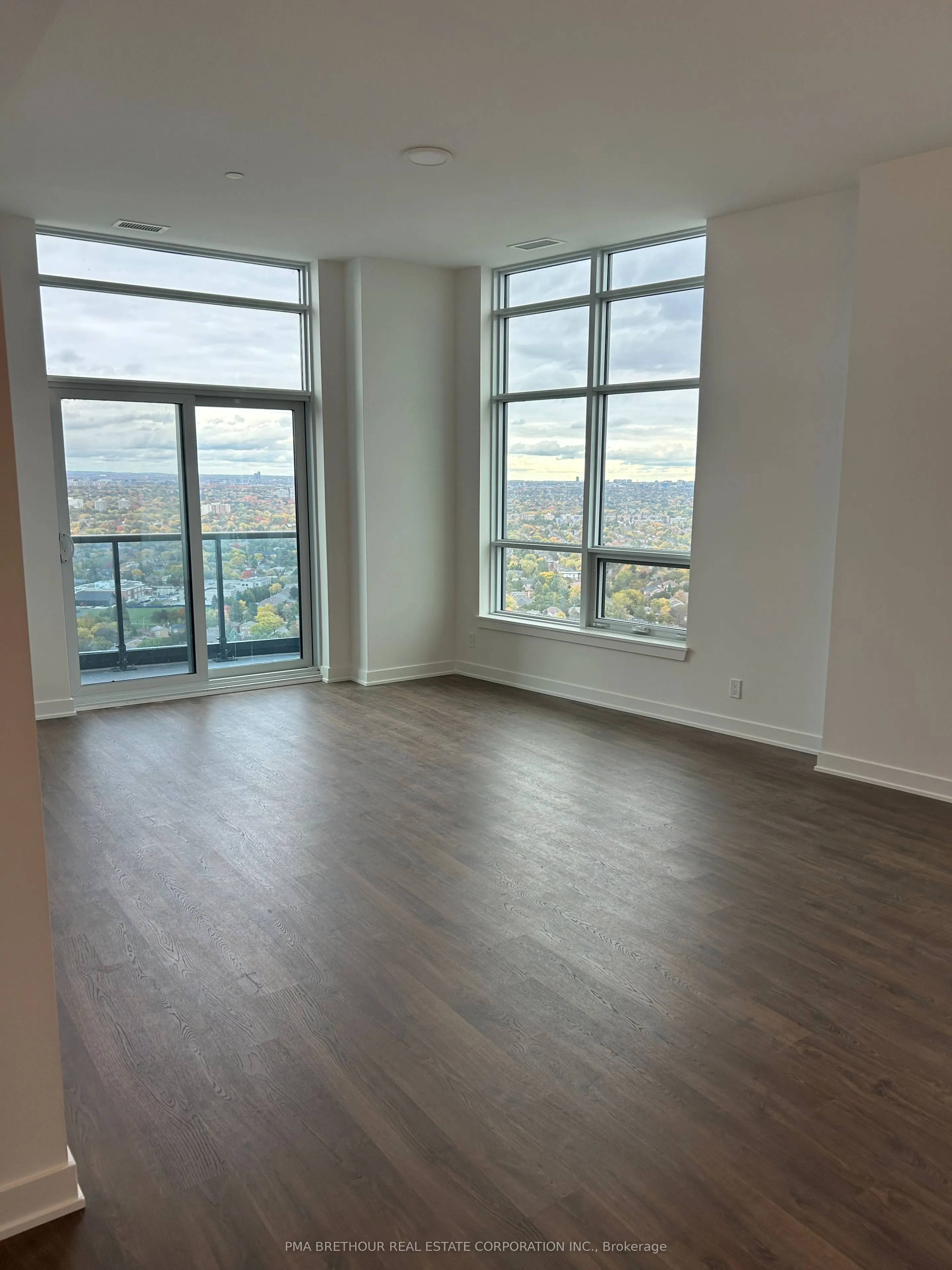 50 Upper Mall Way, #B-PH09