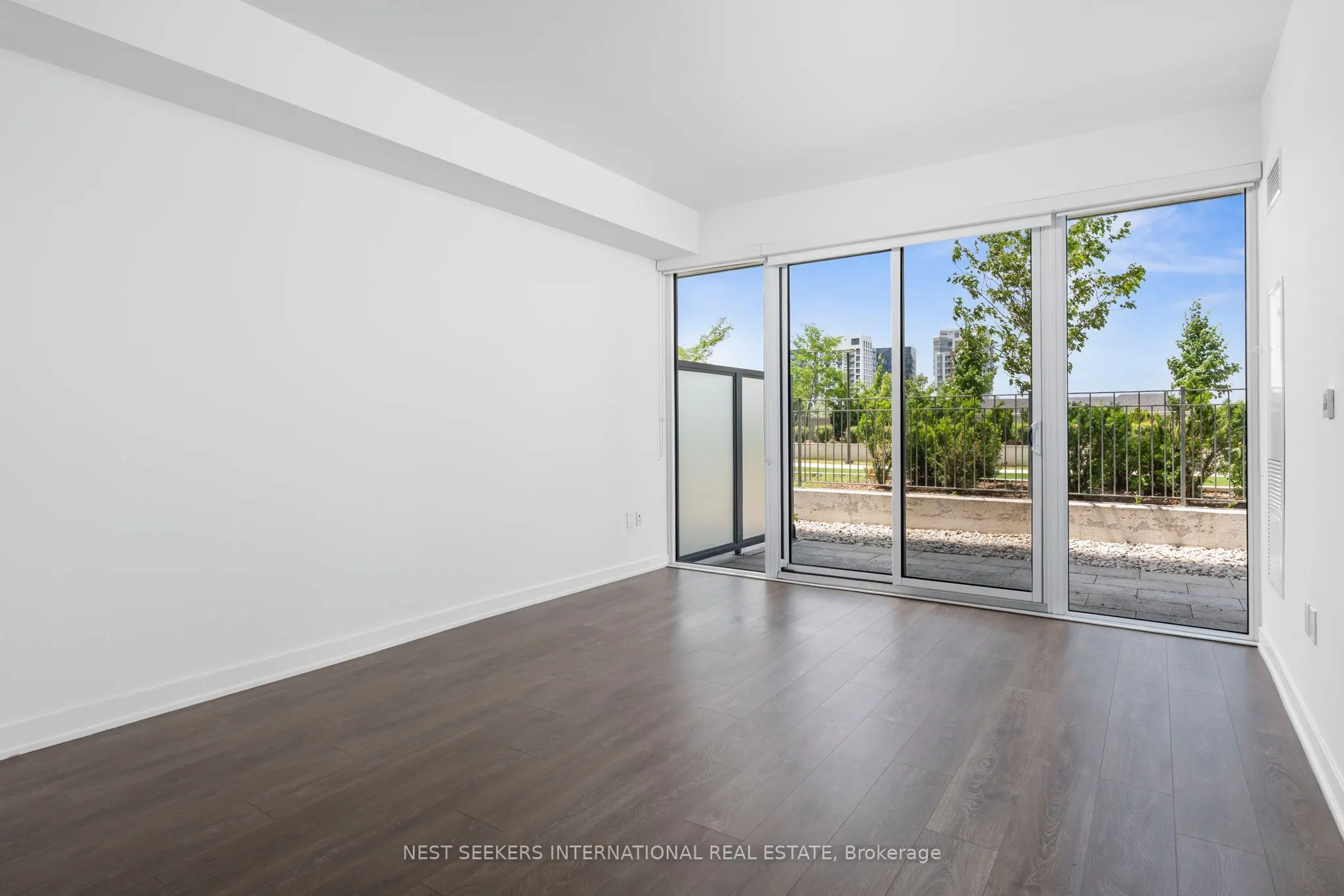 85 Oneida Crescent, #303