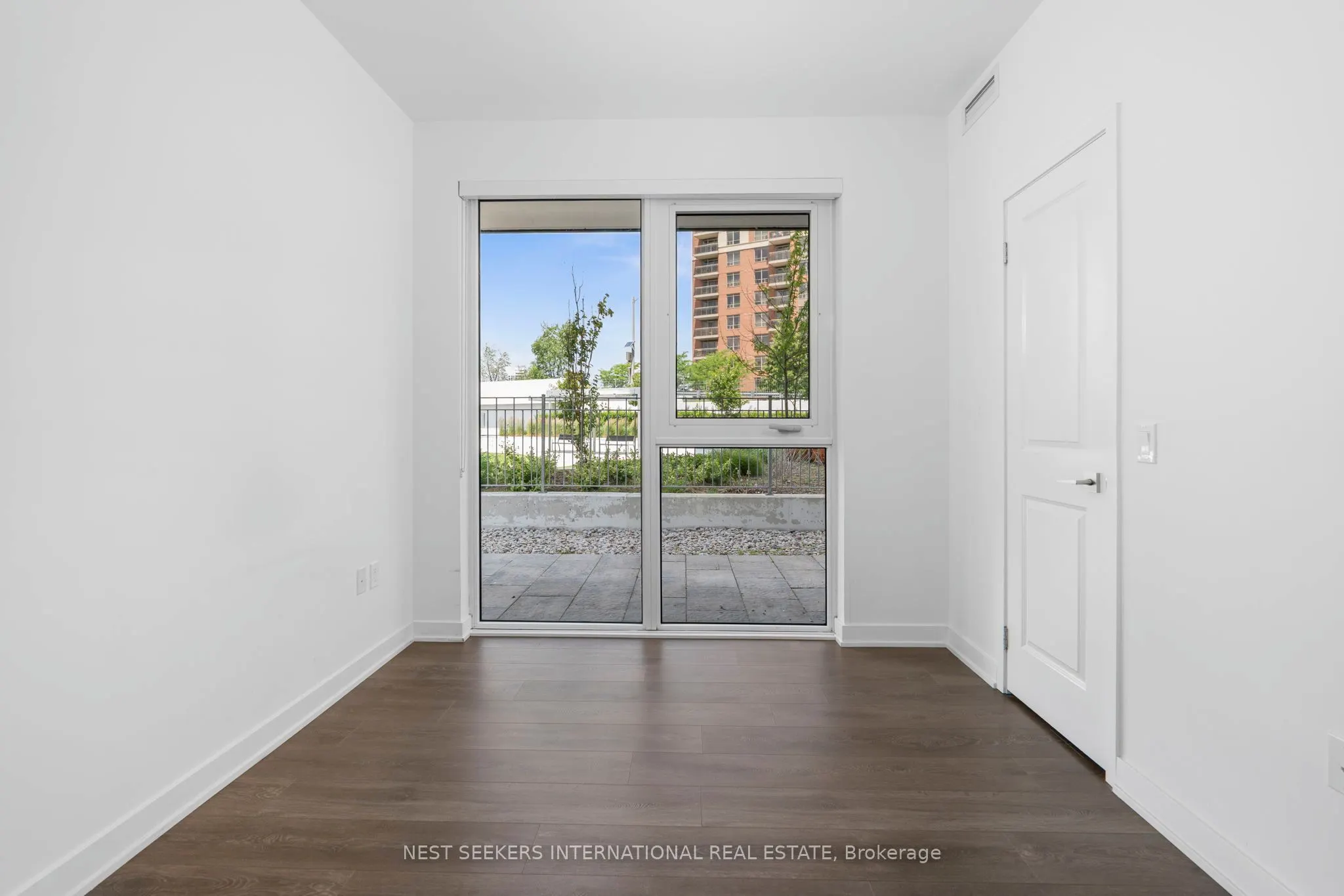 85 Oneida Crescent, #303