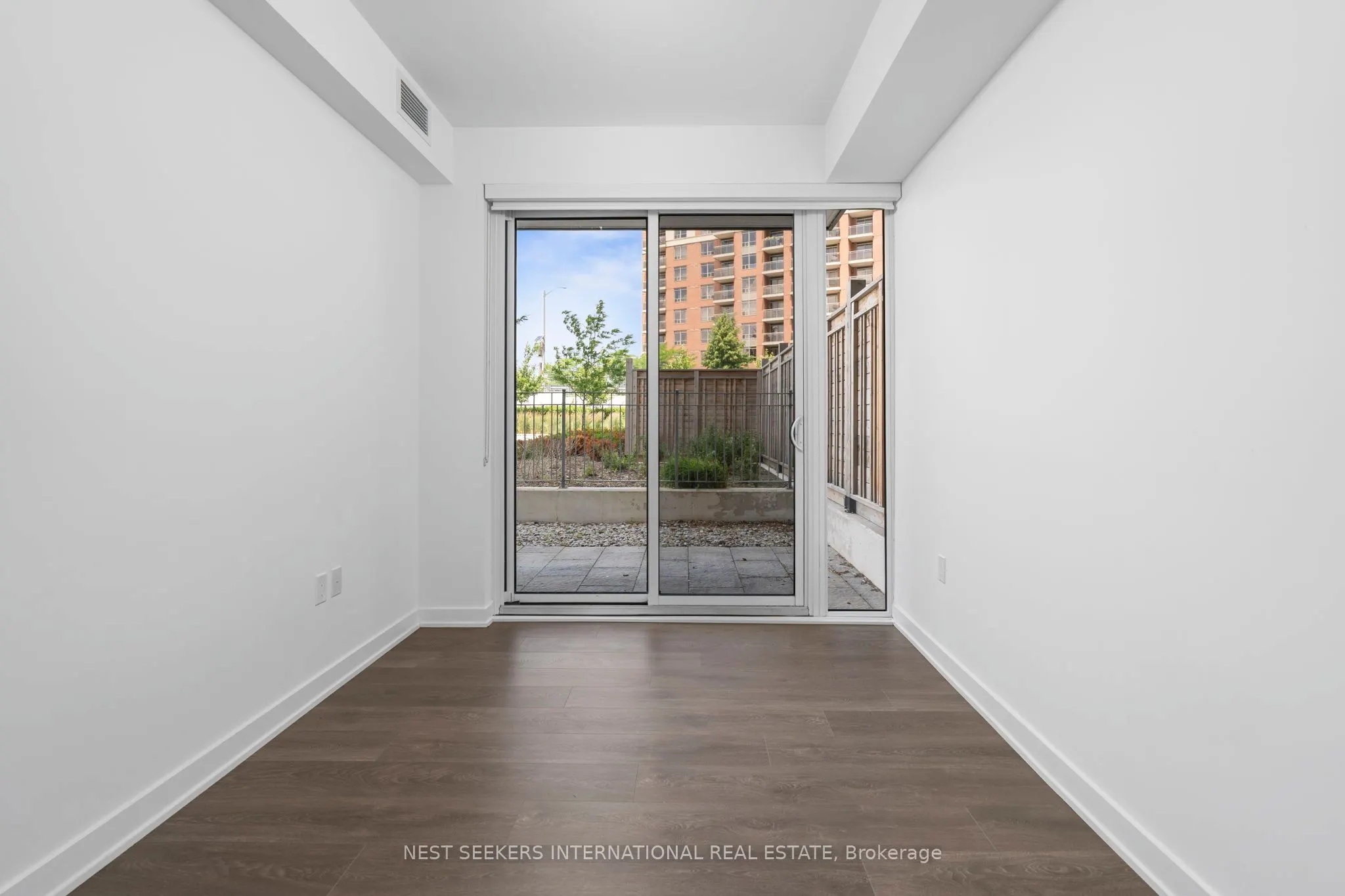 85 Oneida Crescent, #303