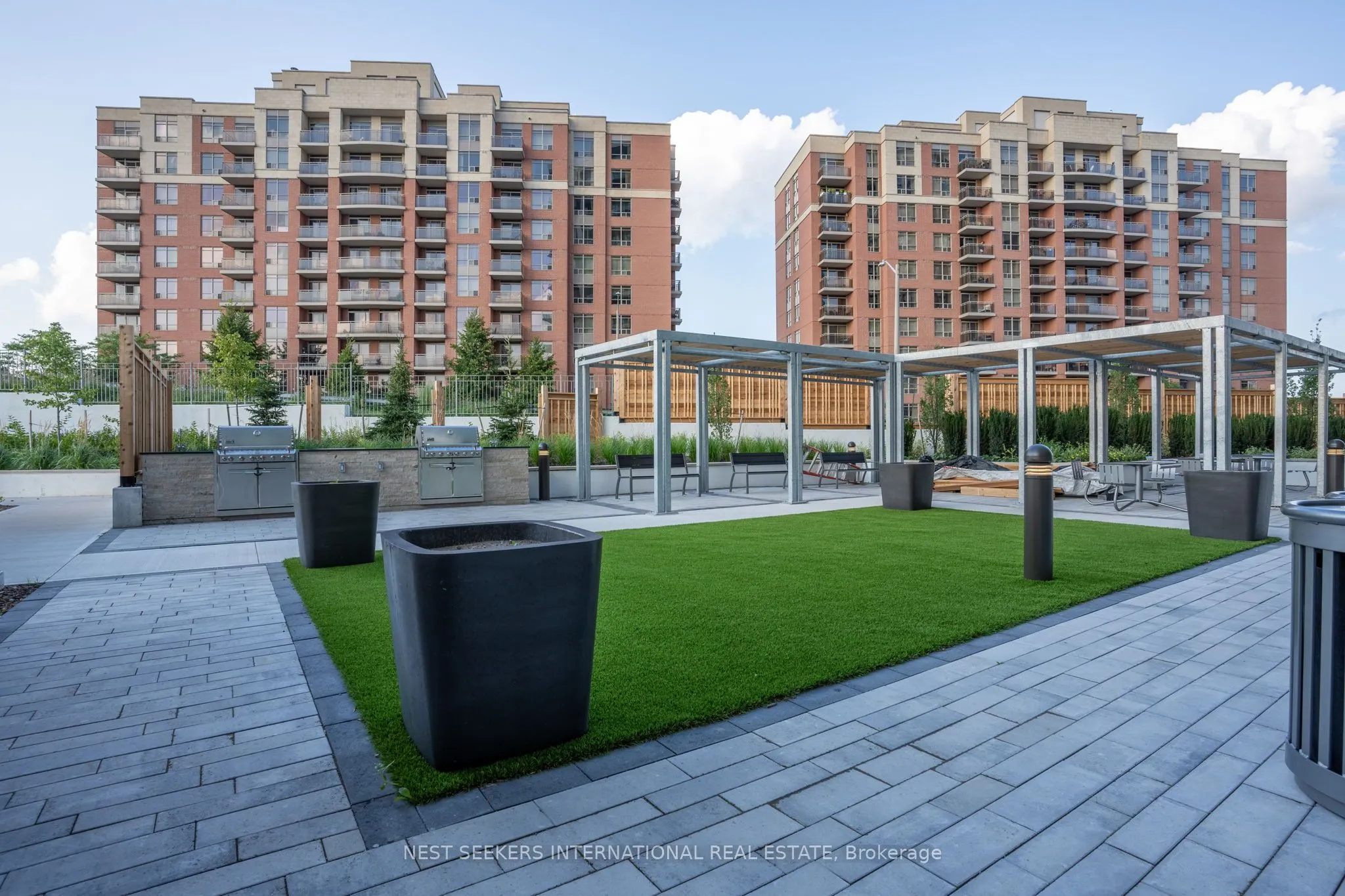 85 Oneida Crescent, #303