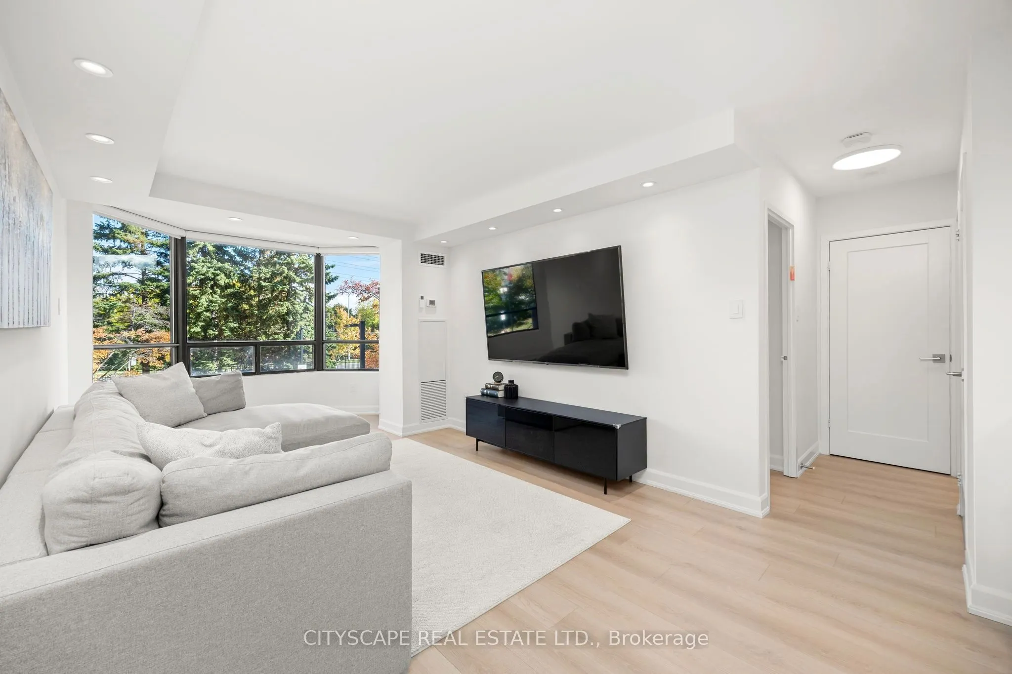 7460 Bathurst Street, #209