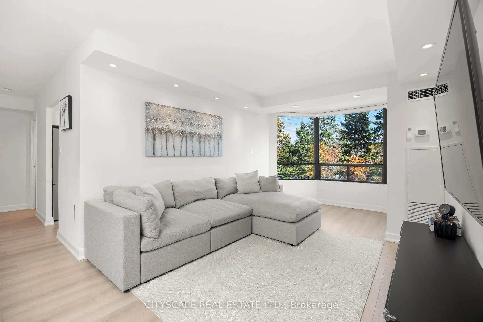 7460 Bathurst Street, #209