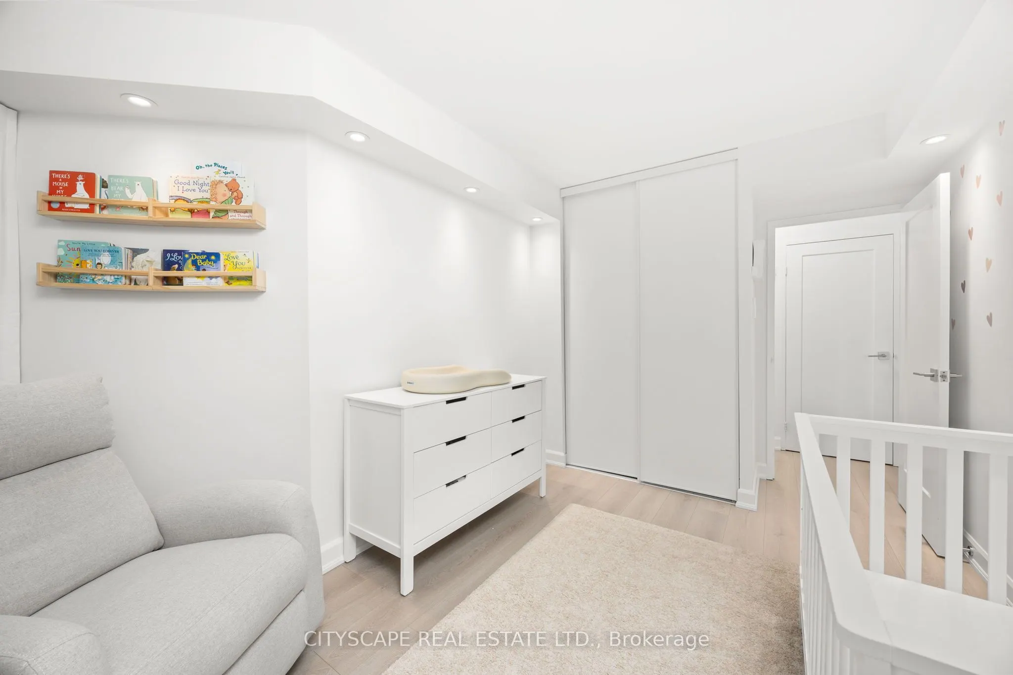 7460 Bathurst Street, #209