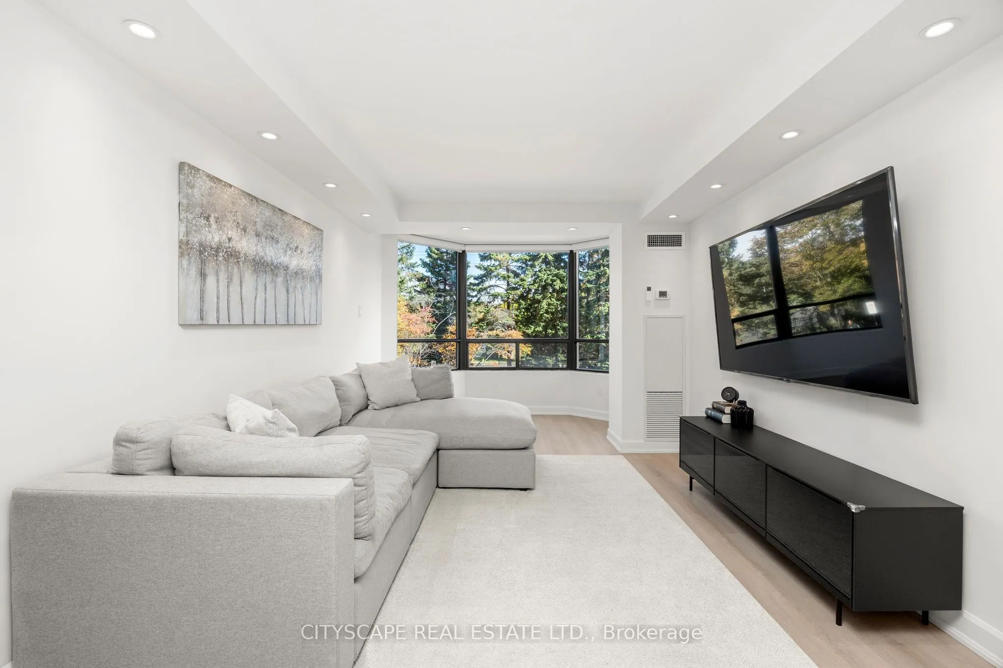 7460 Bathurst Street, #209