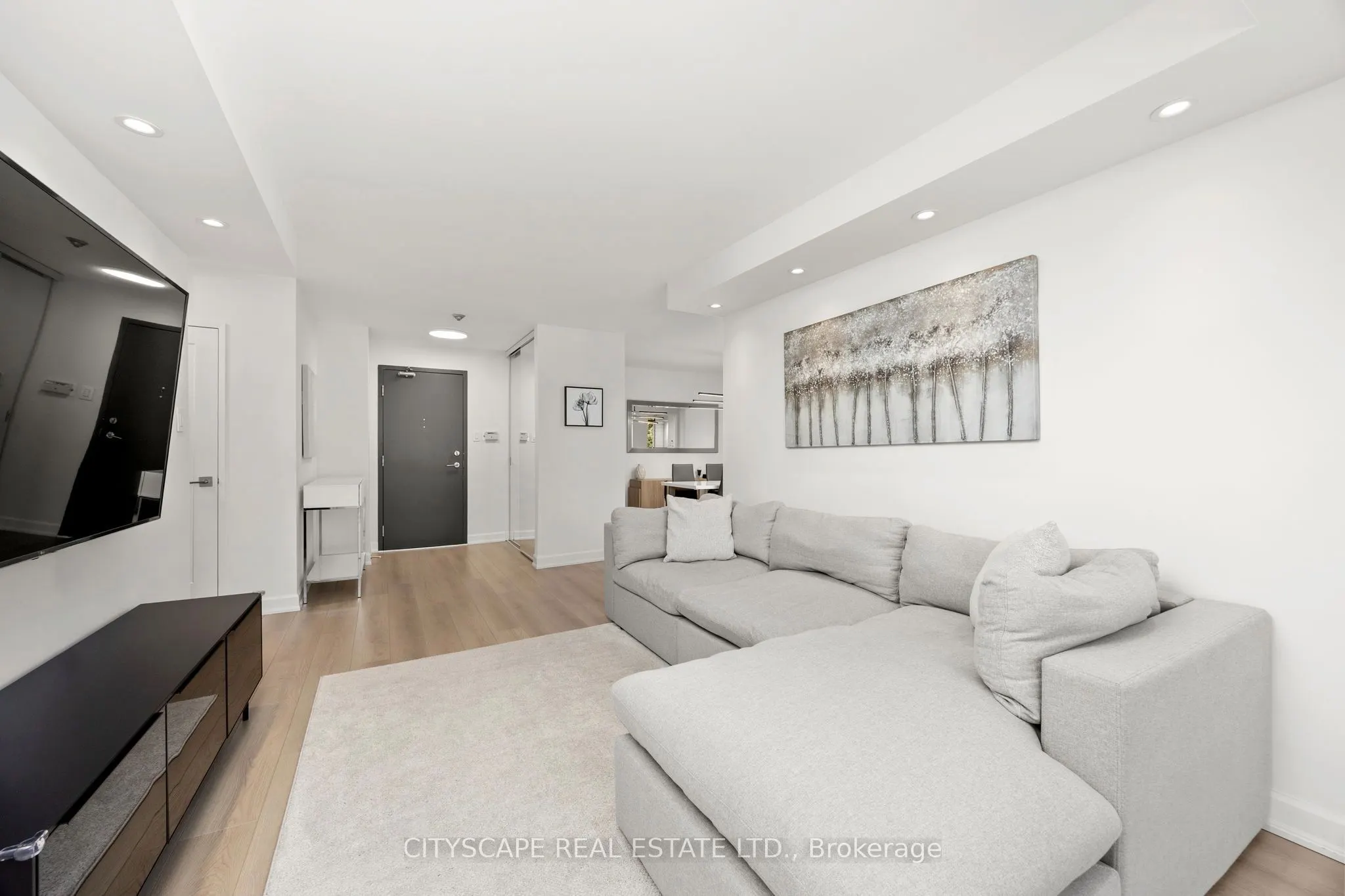 7460 Bathurst Street, #209