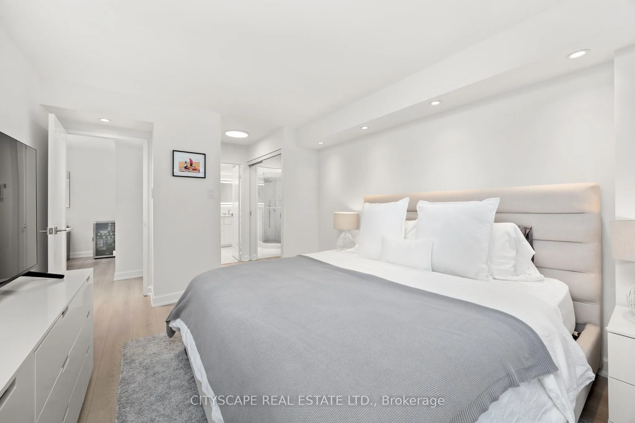 7460 Bathurst Street, #209