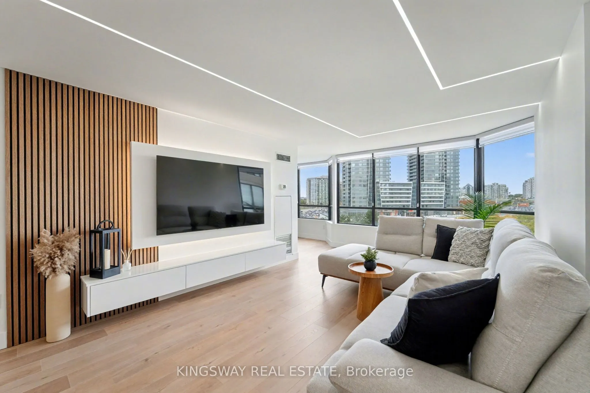 7420 Bathurst Street, #712