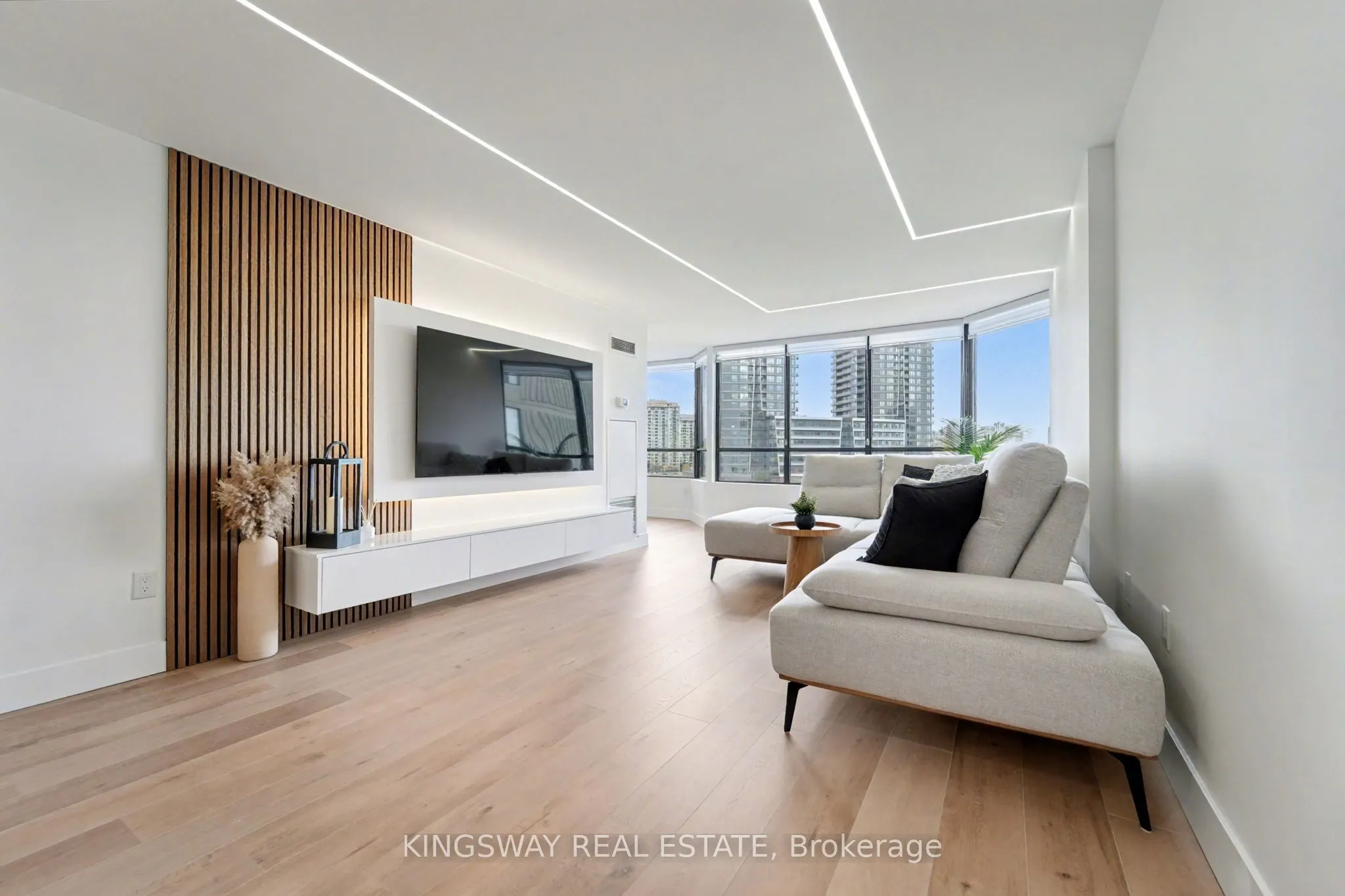 7420 Bathurst Street, #712