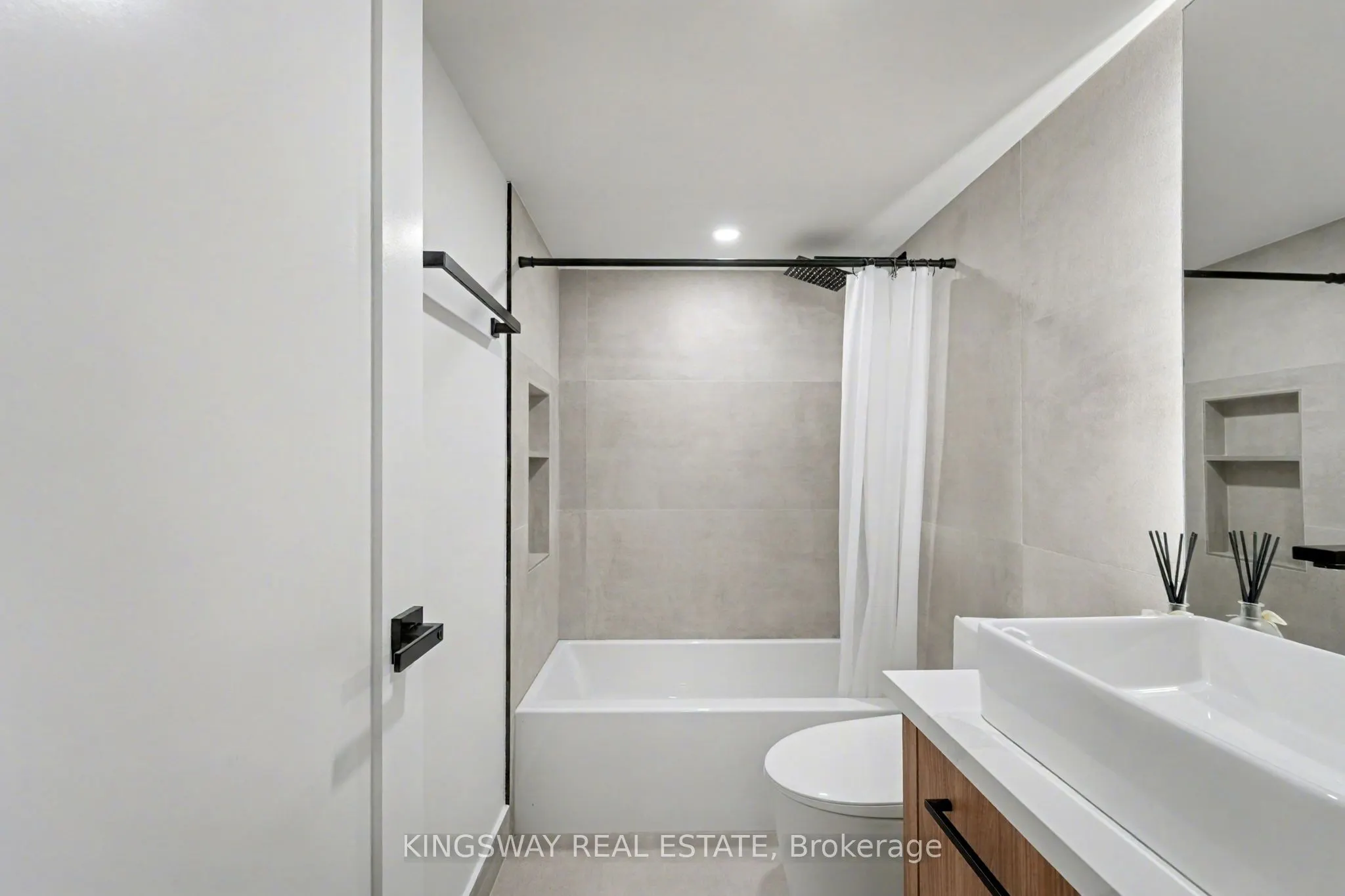 7420 Bathurst Street, #712