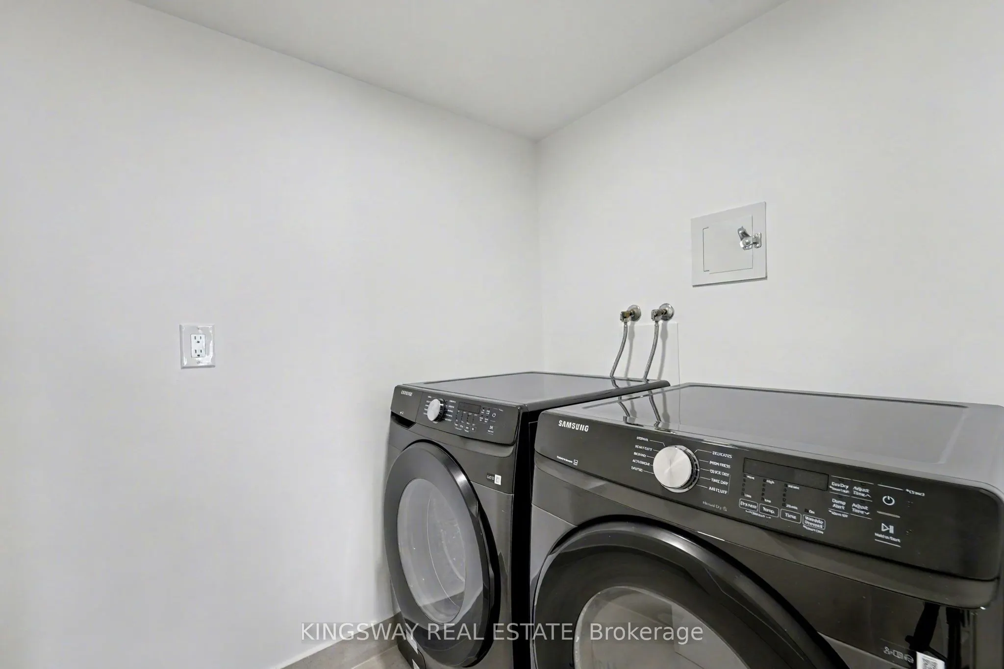 7420 Bathurst Street, #712