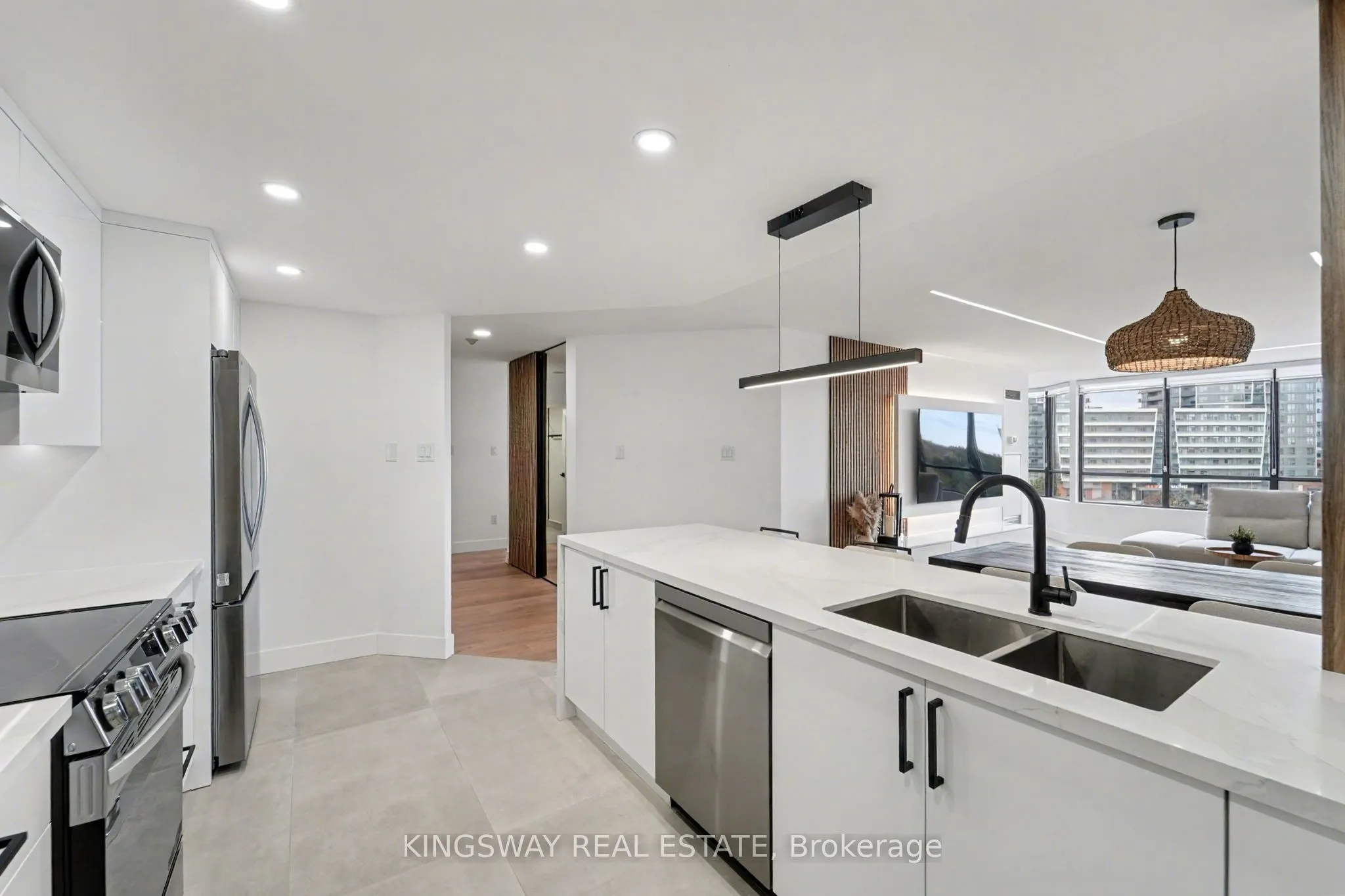 7420 Bathurst Street, #712