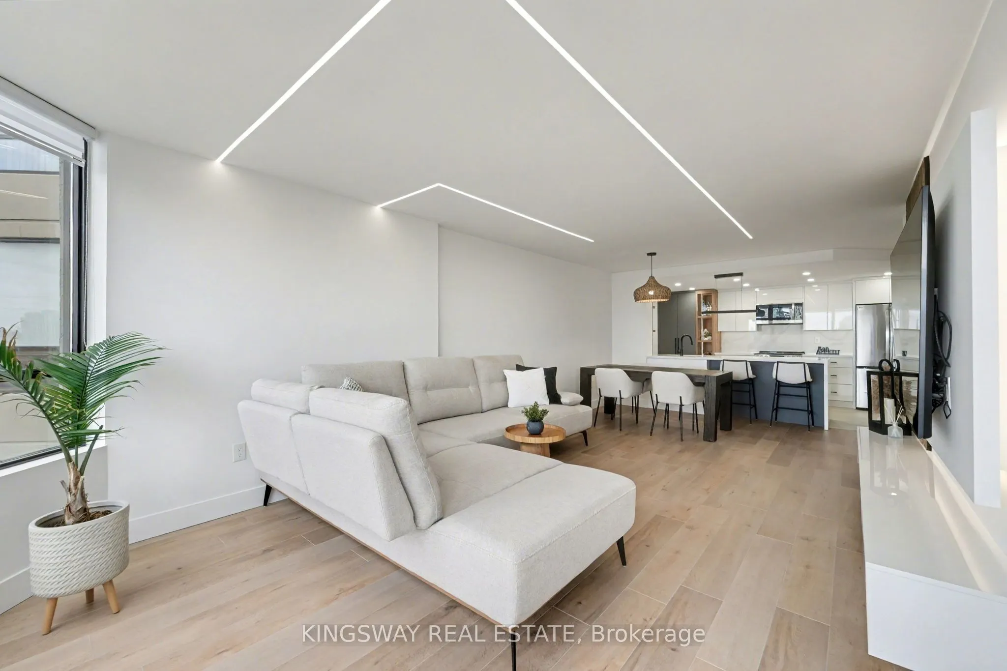 7420 Bathurst Street, #712