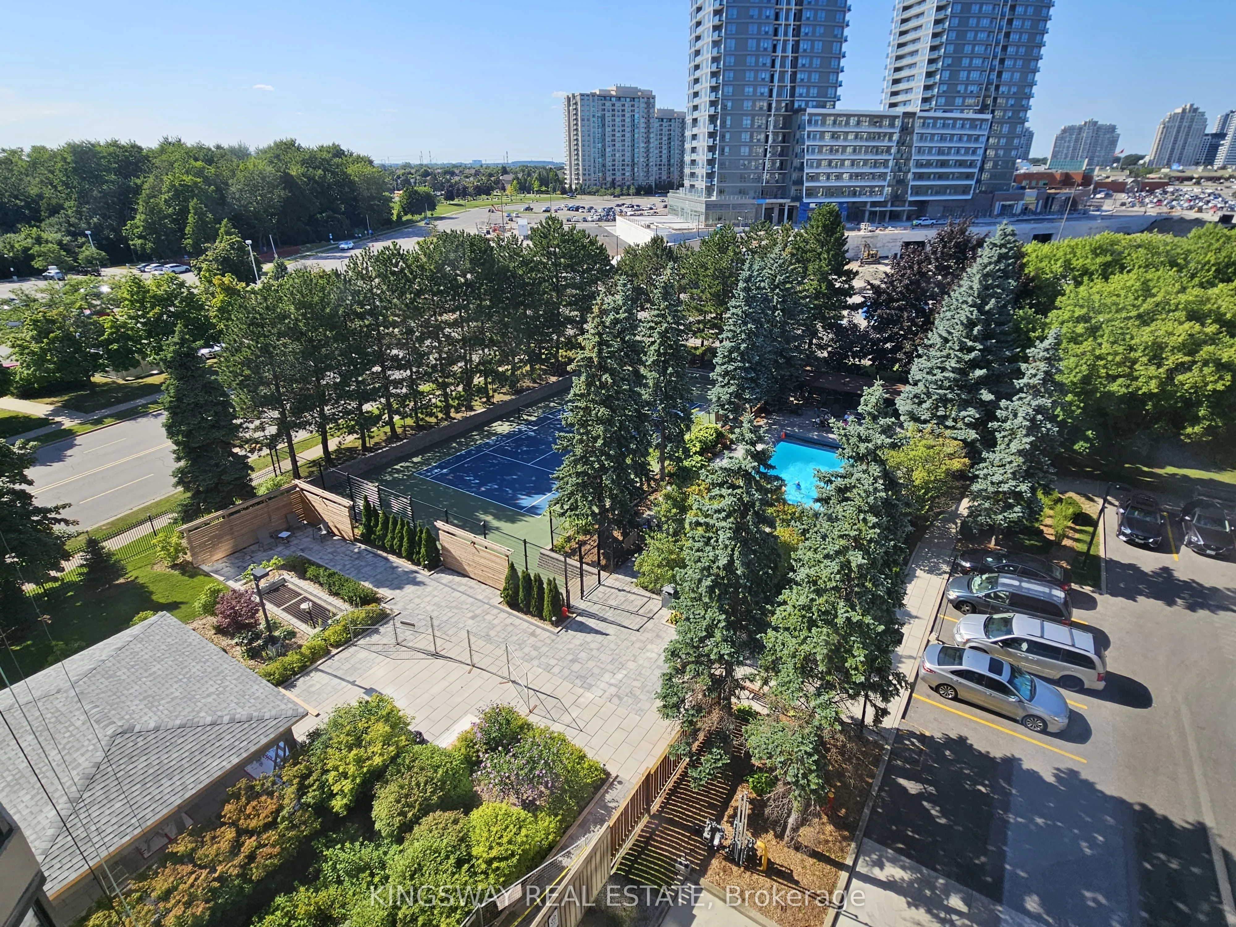 7420 Bathurst Street, #712