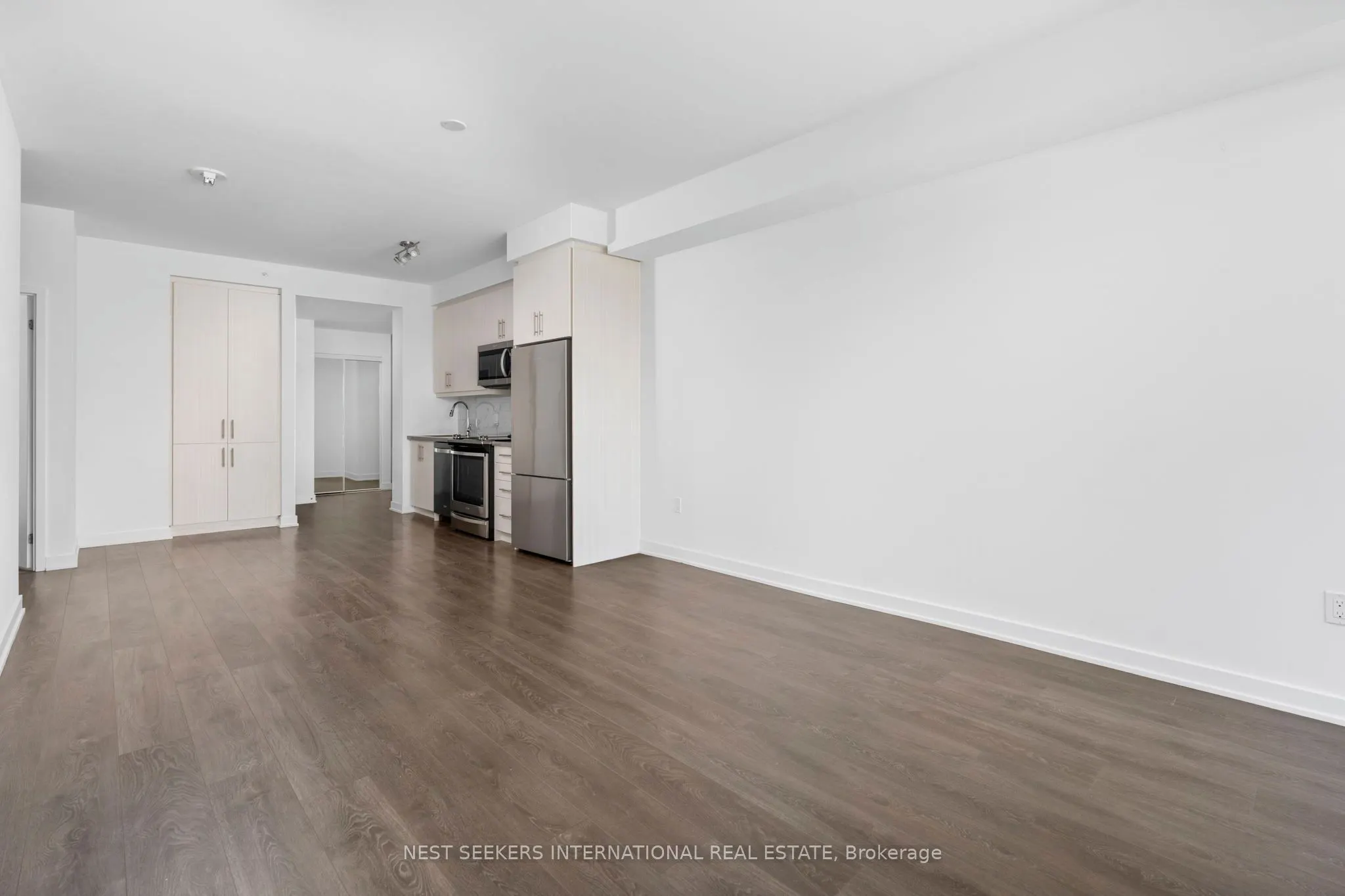 85 Oneida Crescent, #303